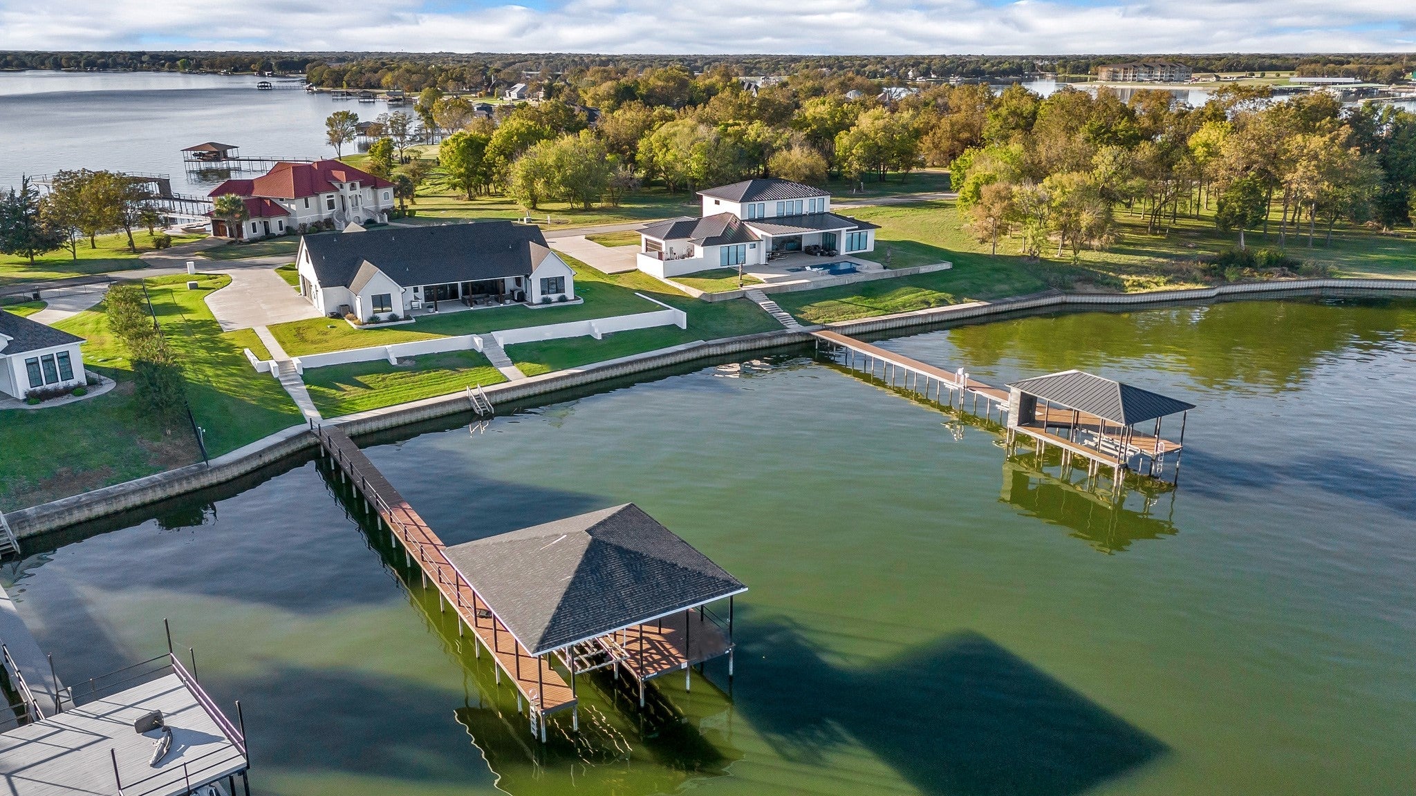 Corsicana, Texas, 75109, United States, 4 Bedrooms Bedrooms, ,5 BathroomsBathrooms,Residential,Active,2009871