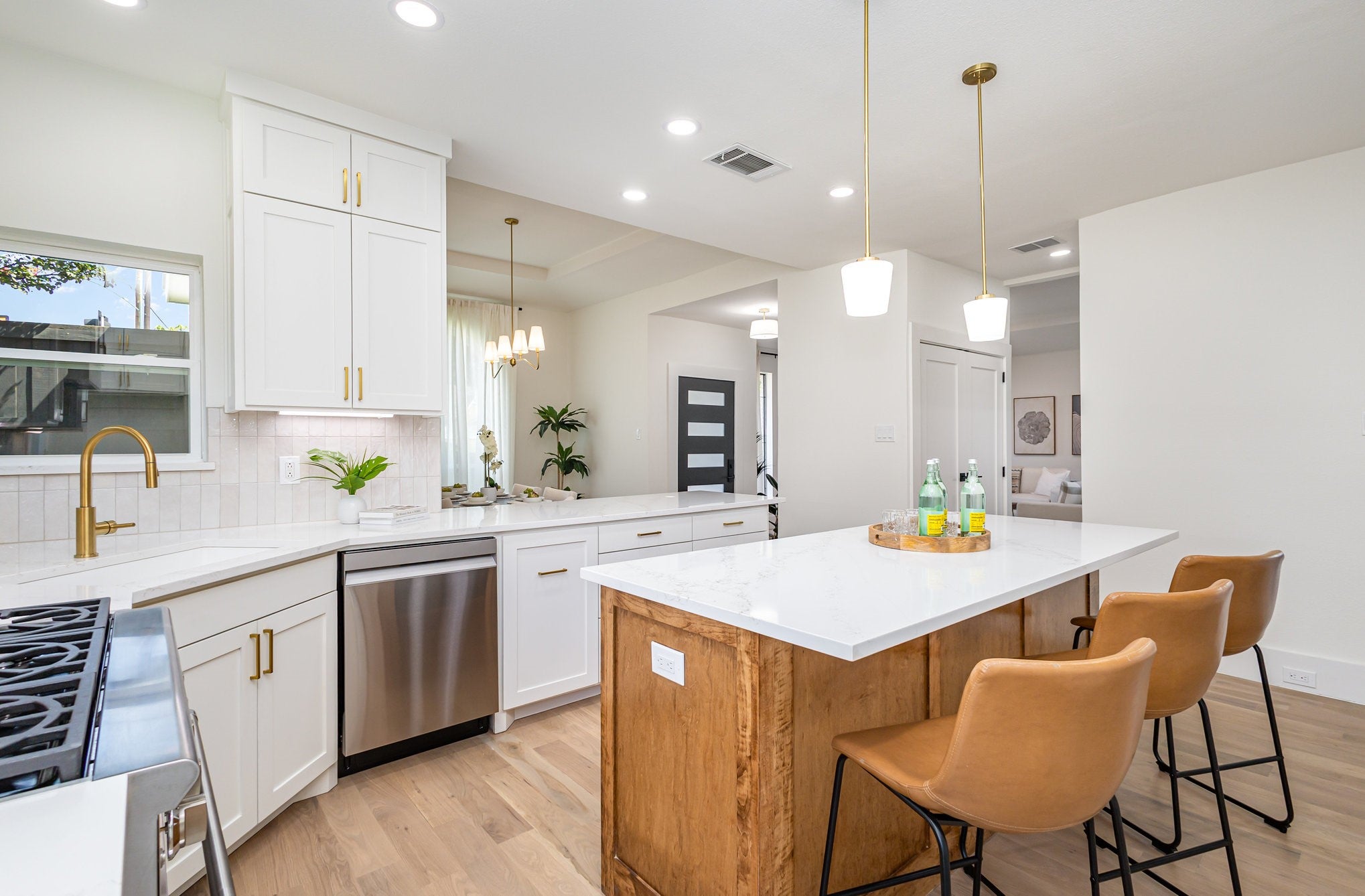 Dallas, Texas, 75214, United States, 4 Bedrooms Bedrooms, ,4 BathroomsBathrooms,Residential,Active,1909628