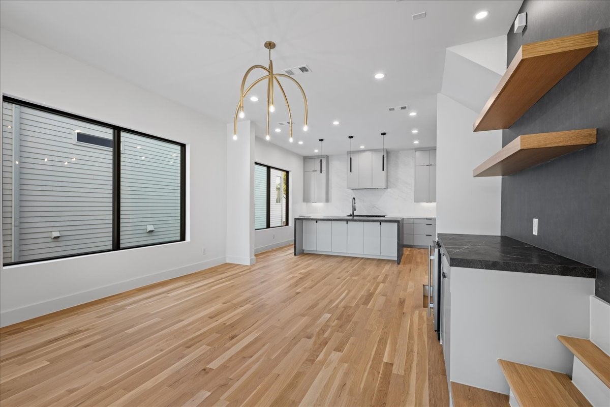 Dallas, Texas, 75204, United States, 4 Bedrooms Bedrooms, ,4 BathroomsBathrooms,Residential,Active,1929706