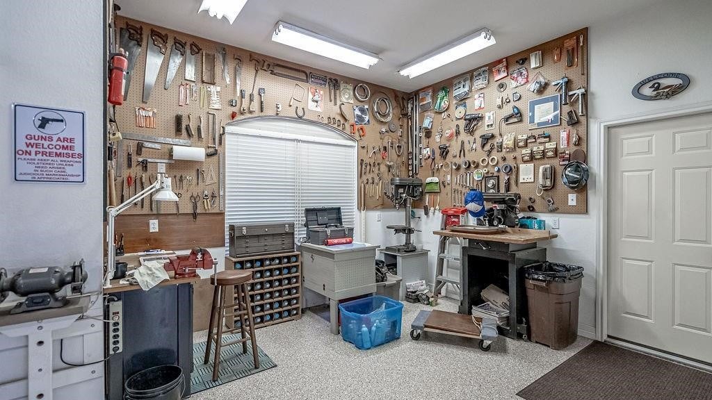 Granbury, Texas, 76049, United States, 3 Bedrooms Bedrooms, ,3 BathroomsBathrooms,Residential,Active,1806940