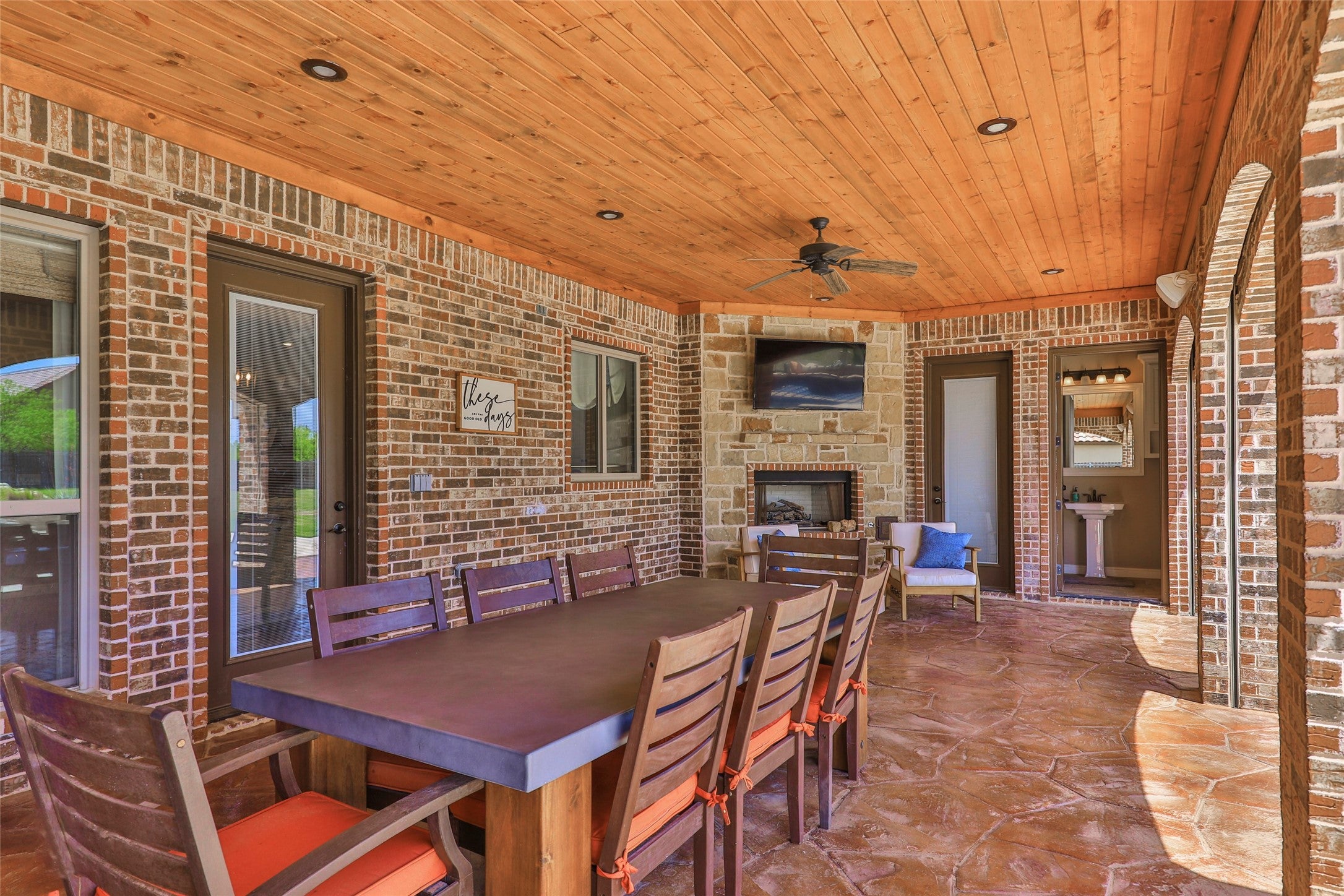 Abilene, Texas, 79602, United States, 5 Bedrooms Bedrooms, ,8 BathroomsBathrooms,Residential,Active,1762874