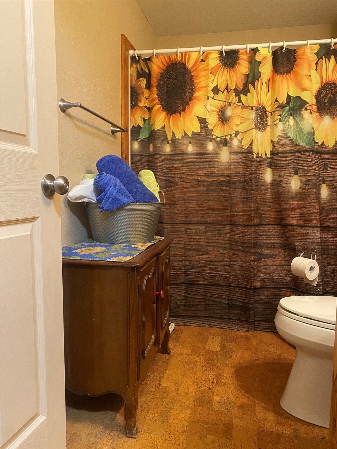 Bonham, Texas, 75418, United States, 9 Bedrooms Bedrooms, ,6 BathroomsBathrooms,Residential,Active,1988719