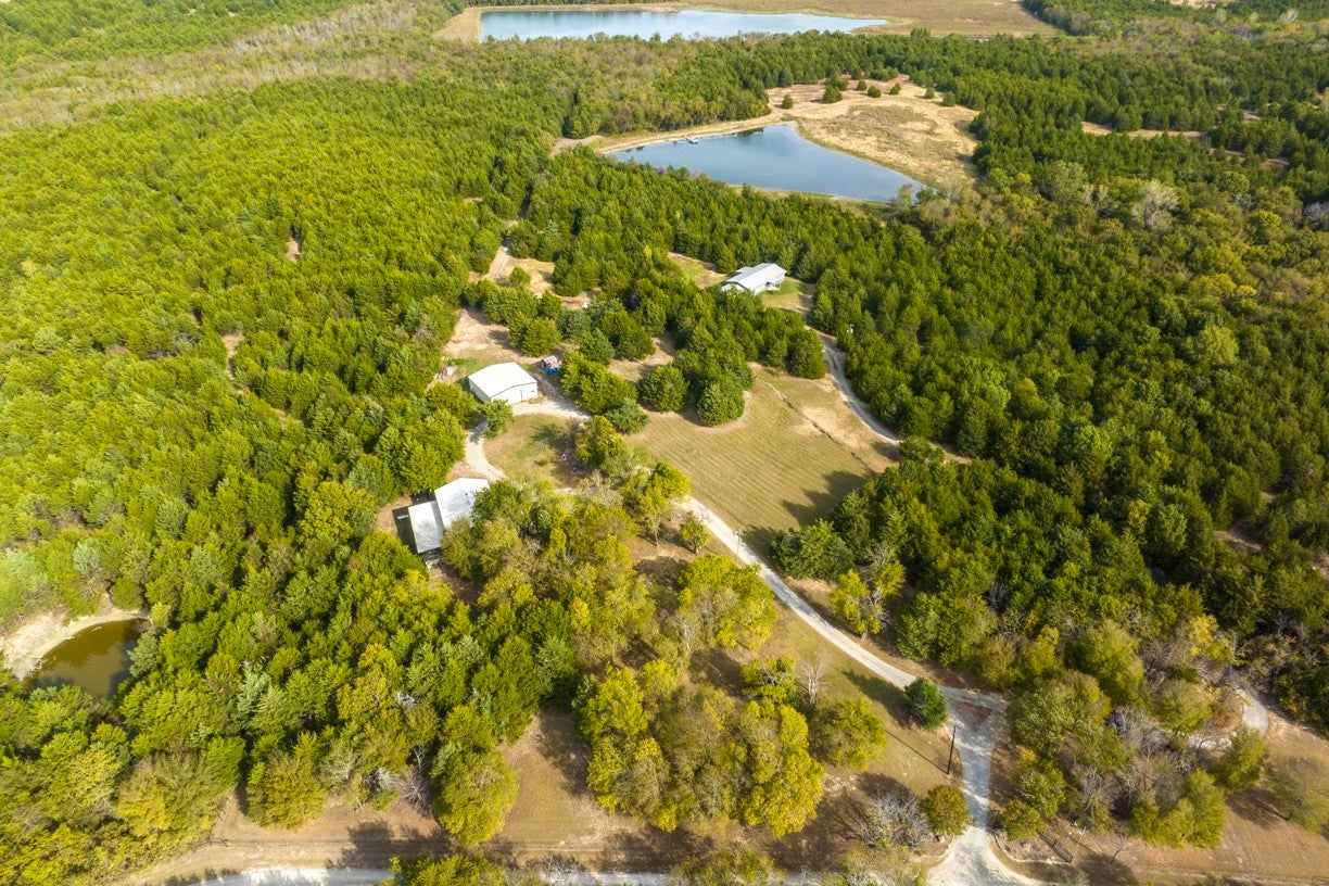 Bonham, Texas, 75418, United States, 9 Bedrooms Bedrooms, ,6 BathroomsBathrooms,Residential,Active,1988719