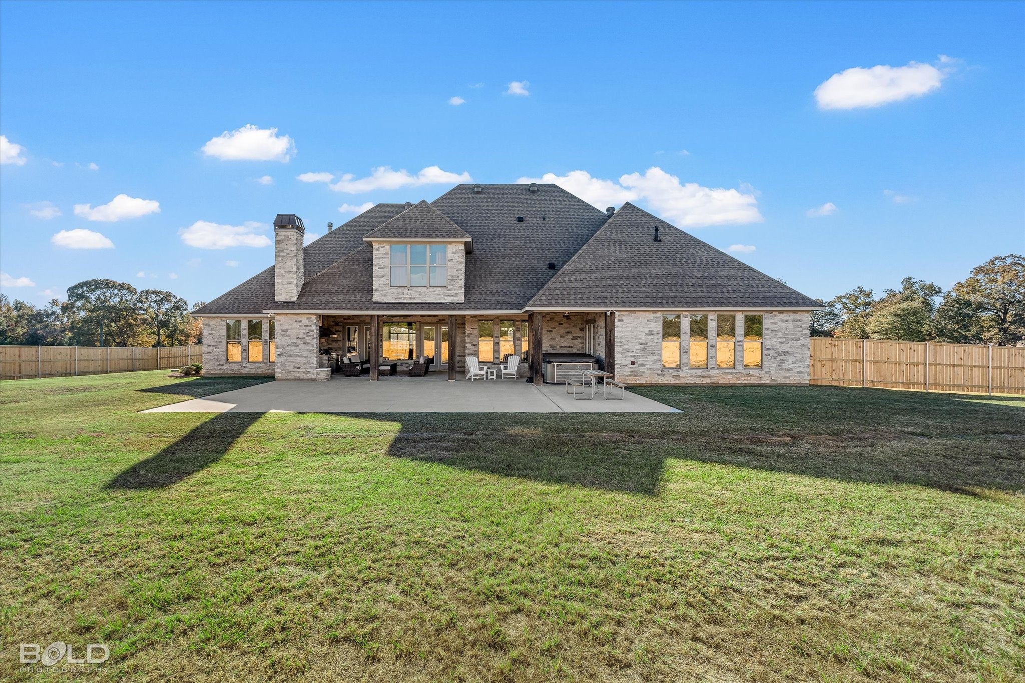 Shreveport, Louisiana, 71107, United States, 4 Bedrooms Bedrooms, ,5 BathroomsBathrooms,Residential,Active,1990582