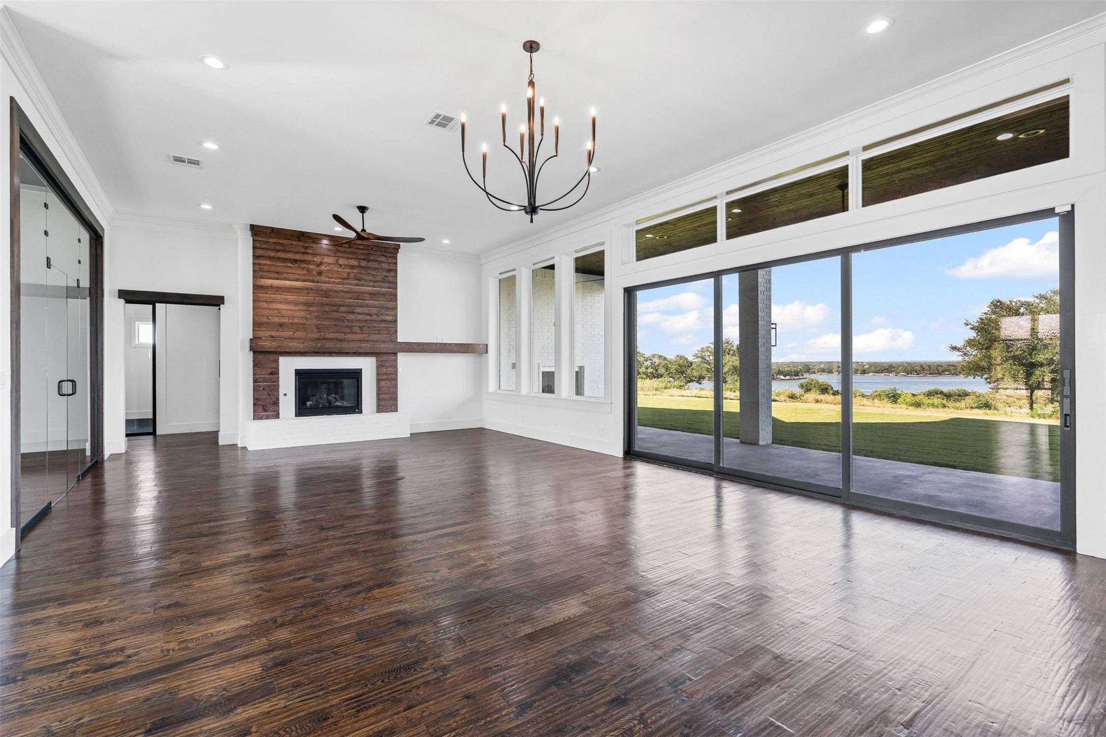 Granbury, Texas, 76048, United States, 5 Bedrooms Bedrooms, ,7 BathroomsBathrooms,Residential,Active,1909834