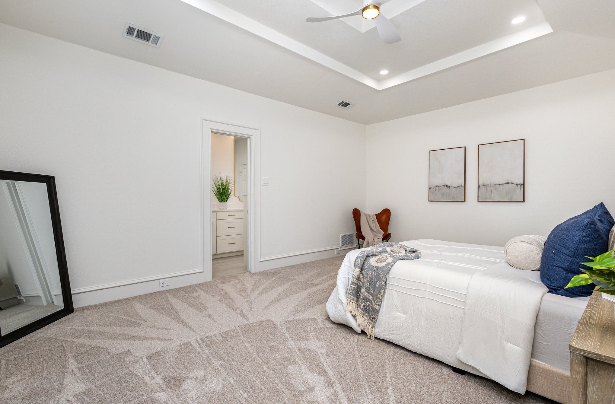 Dallas, Texas, 75214, United States, 4 Bedrooms Bedrooms, ,4 BathroomsBathrooms,Residential,Active,1909628