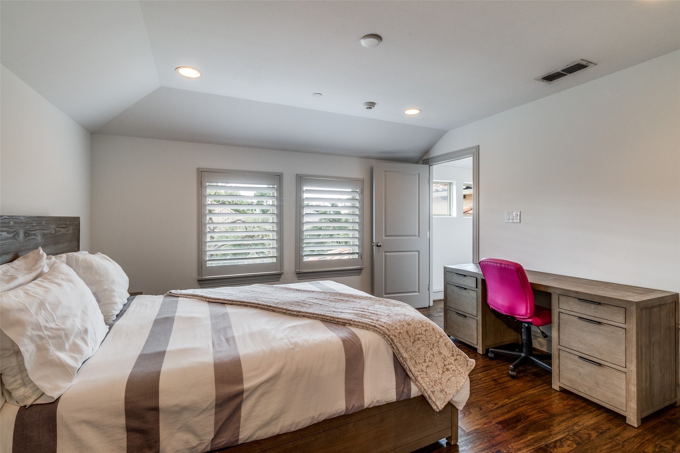 Dallas, Texas, 75205, United States, 4 Bedrooms Bedrooms, ,5 BathroomsBathrooms,Residential,Active,1952445