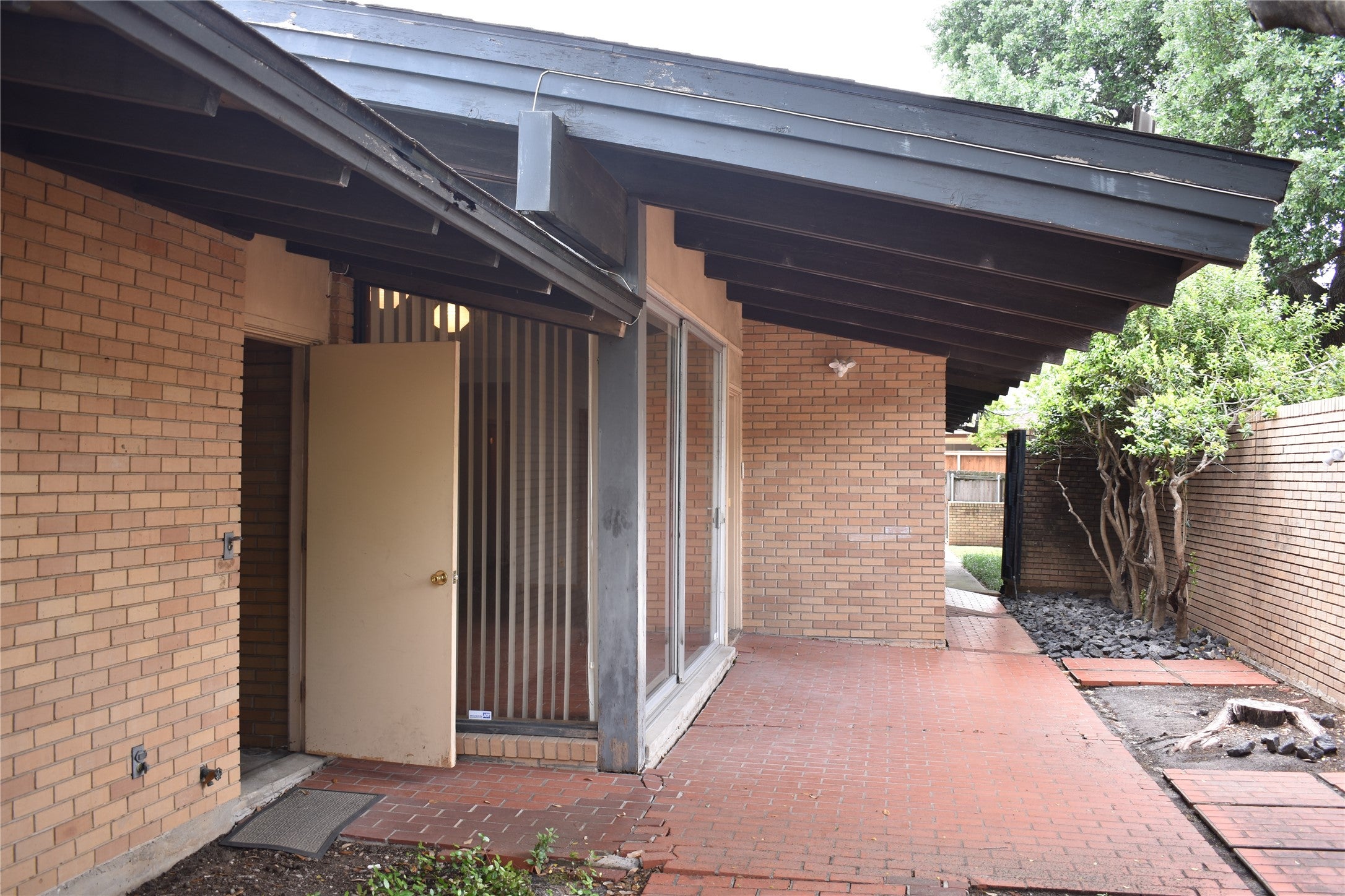 Dallas, Texas, 75225, United States, 4 Bedrooms Bedrooms, ,4 BathroomsBathrooms,Residential,Active,1922674