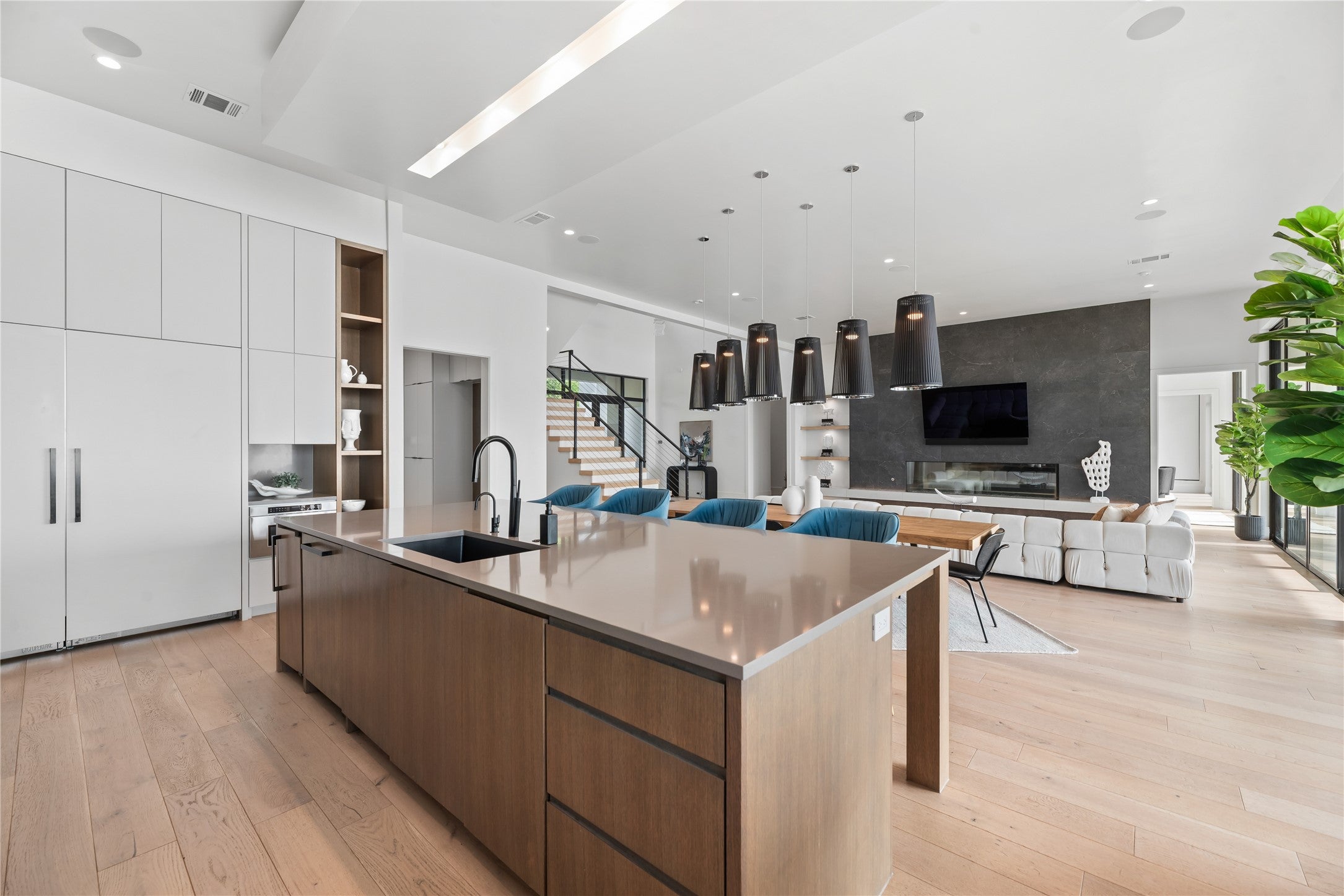 Streetman, Texas, 75859, United States, 5 Bedrooms Bedrooms, ,7 BathroomsBathrooms,Residential,Active,1988712