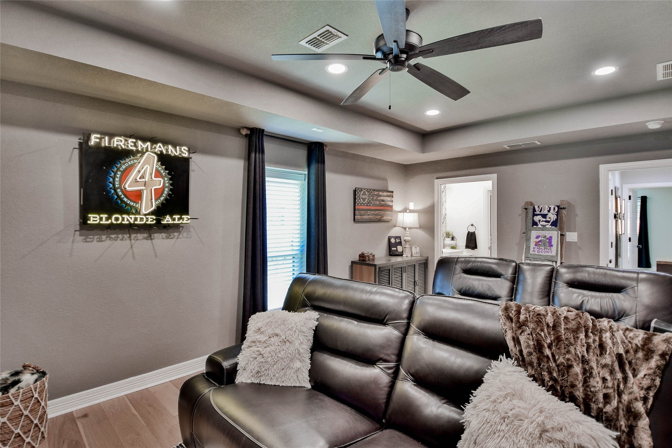 Granbury, Texas, 76048, United States, 3 Bedrooms Bedrooms, ,3 BathroomsBathrooms,Residential,Active,1988467