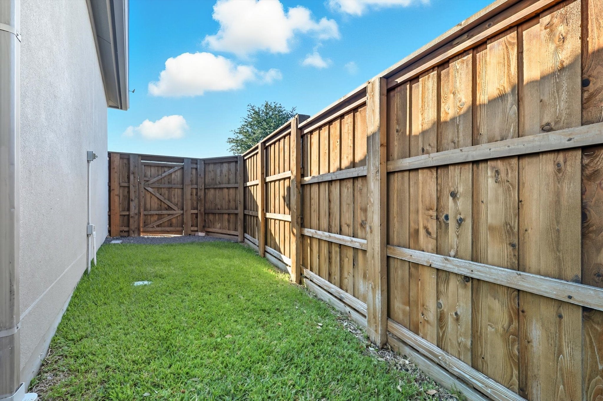 Carrollton, Texas, 75010, United States, 4 Bedrooms Bedrooms, ,7 BathroomsBathrooms,Residential,Active,1960128