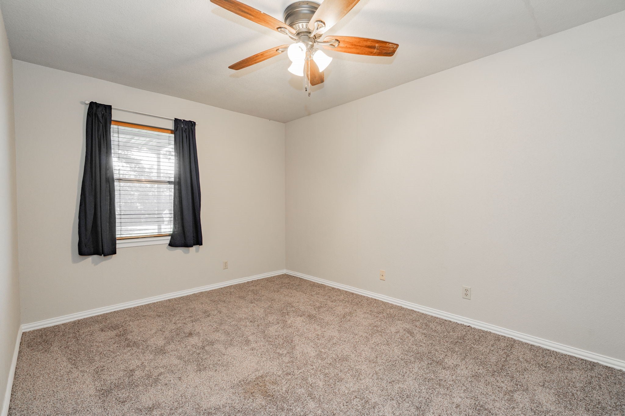 Seagoville, Texas, 75159, United States, 4 Bedrooms Bedrooms, ,5 BathroomsBathrooms,Residential,Active,1810463