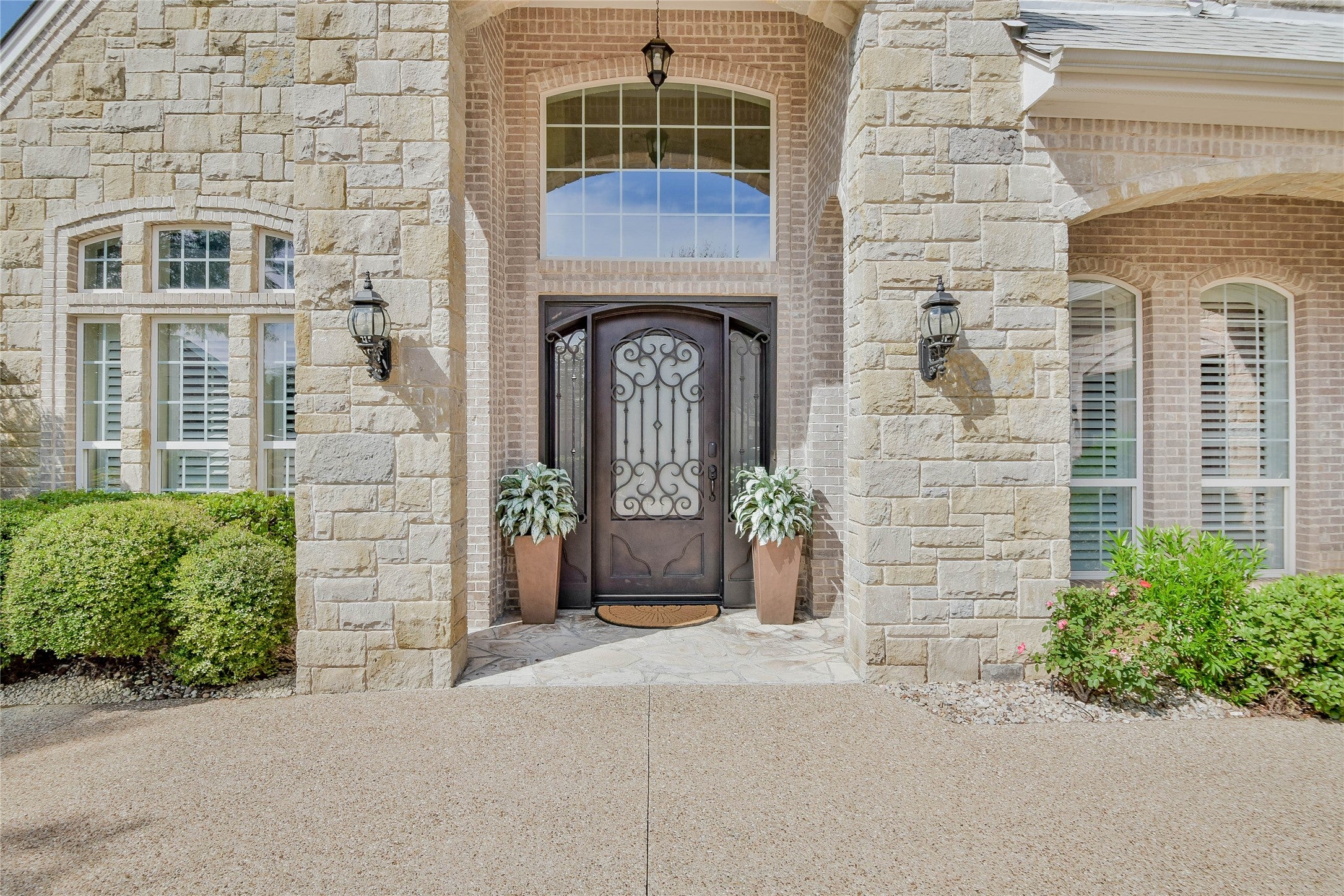 Granbury, Texas, 76048, United States, 4 Bedrooms Bedrooms, ,4 BathroomsBathrooms,Residential,Active,1967289