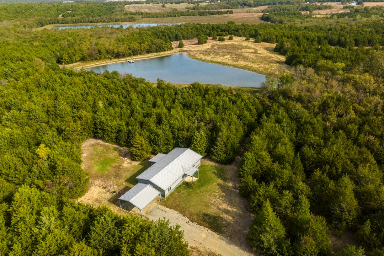 Bonham, Texas, 75418, United States, 9 Bedrooms Bedrooms, ,6 BathroomsBathrooms,Residential,Active,1988719