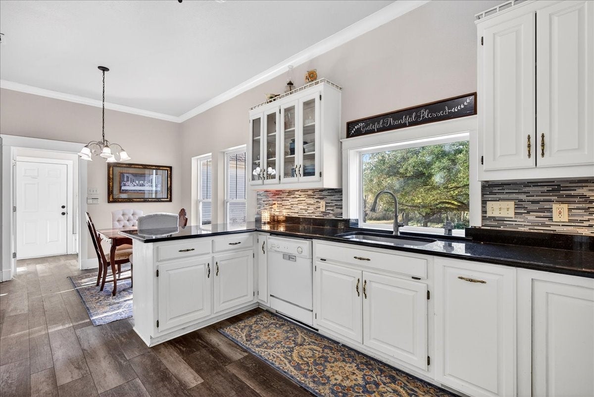 Scurry, Texas, 75158, United States, 4 Bedrooms Bedrooms, ,3 BathroomsBathrooms,Residential,Active,2007195