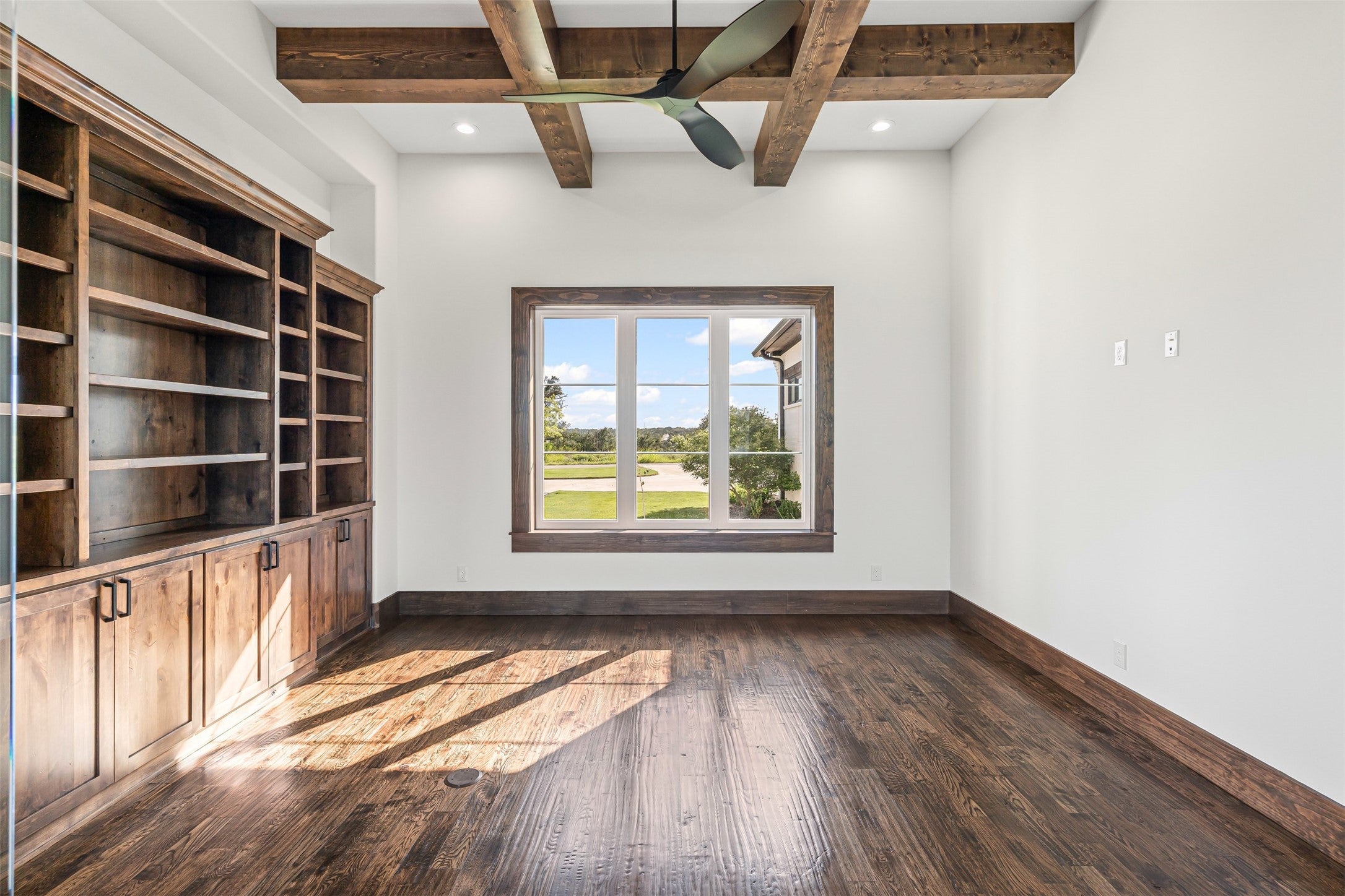 Granbury, Texas, 76048, United States, 5 Bedrooms Bedrooms, ,7 BathroomsBathrooms,Residential,Active,1909834