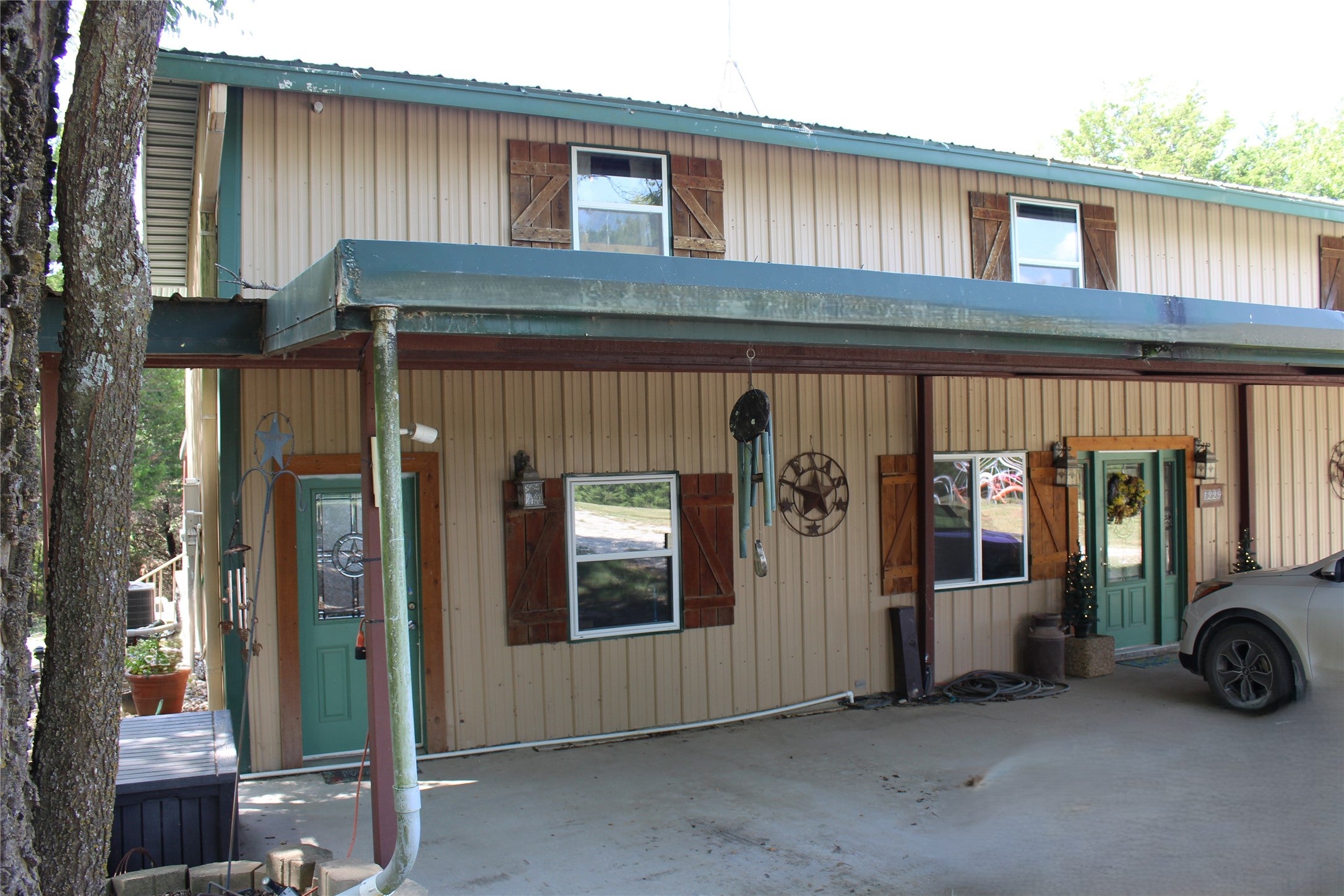 Bonham, Texas, 75418, United States, 9 Bedrooms Bedrooms, ,6 BathroomsBathrooms,Residential,Active,1988719