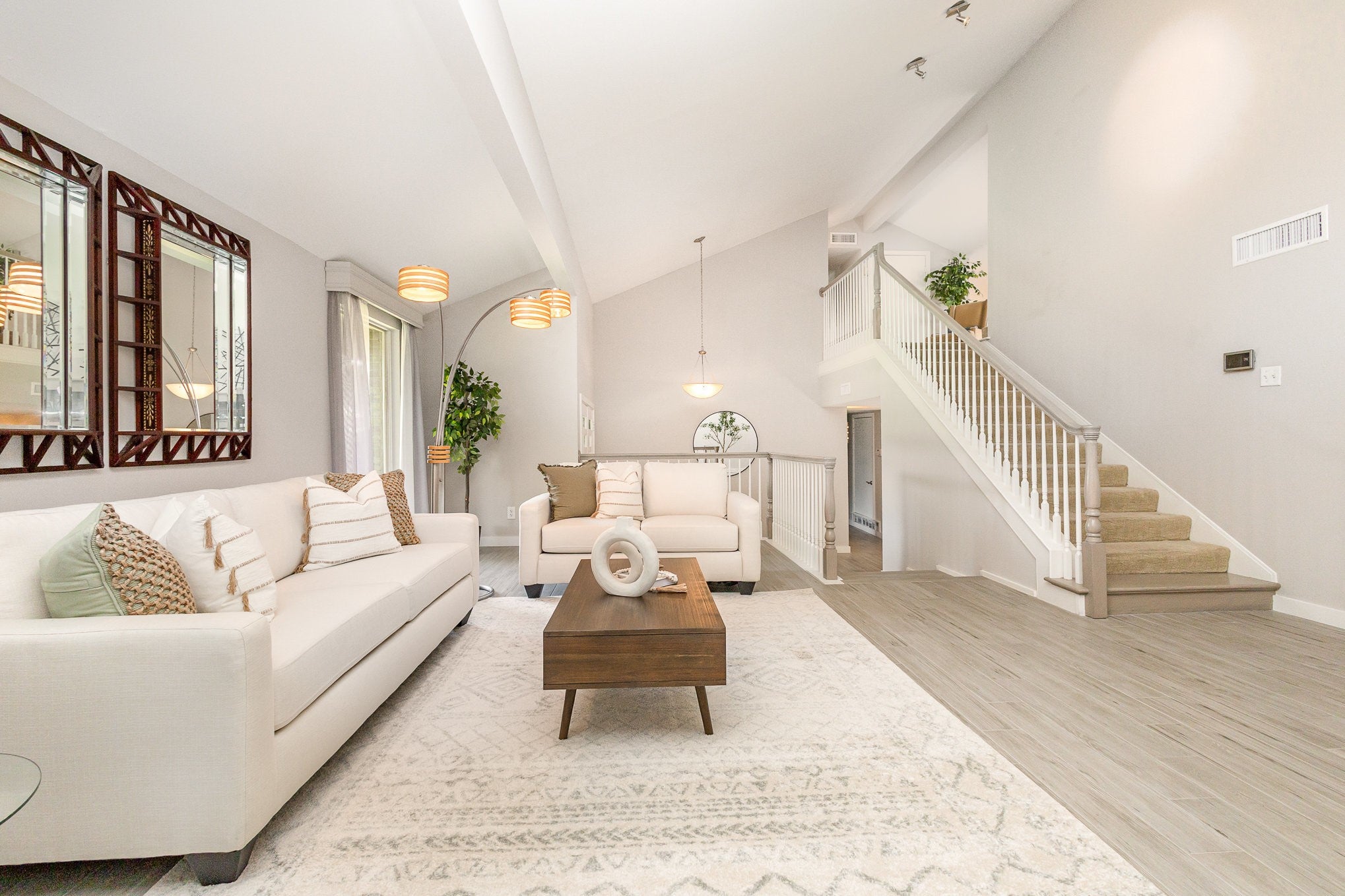 Dallas, Texas, 75240, United States, 6 Bedrooms Bedrooms, ,4 BathroomsBathrooms,Residential,Active,1894543