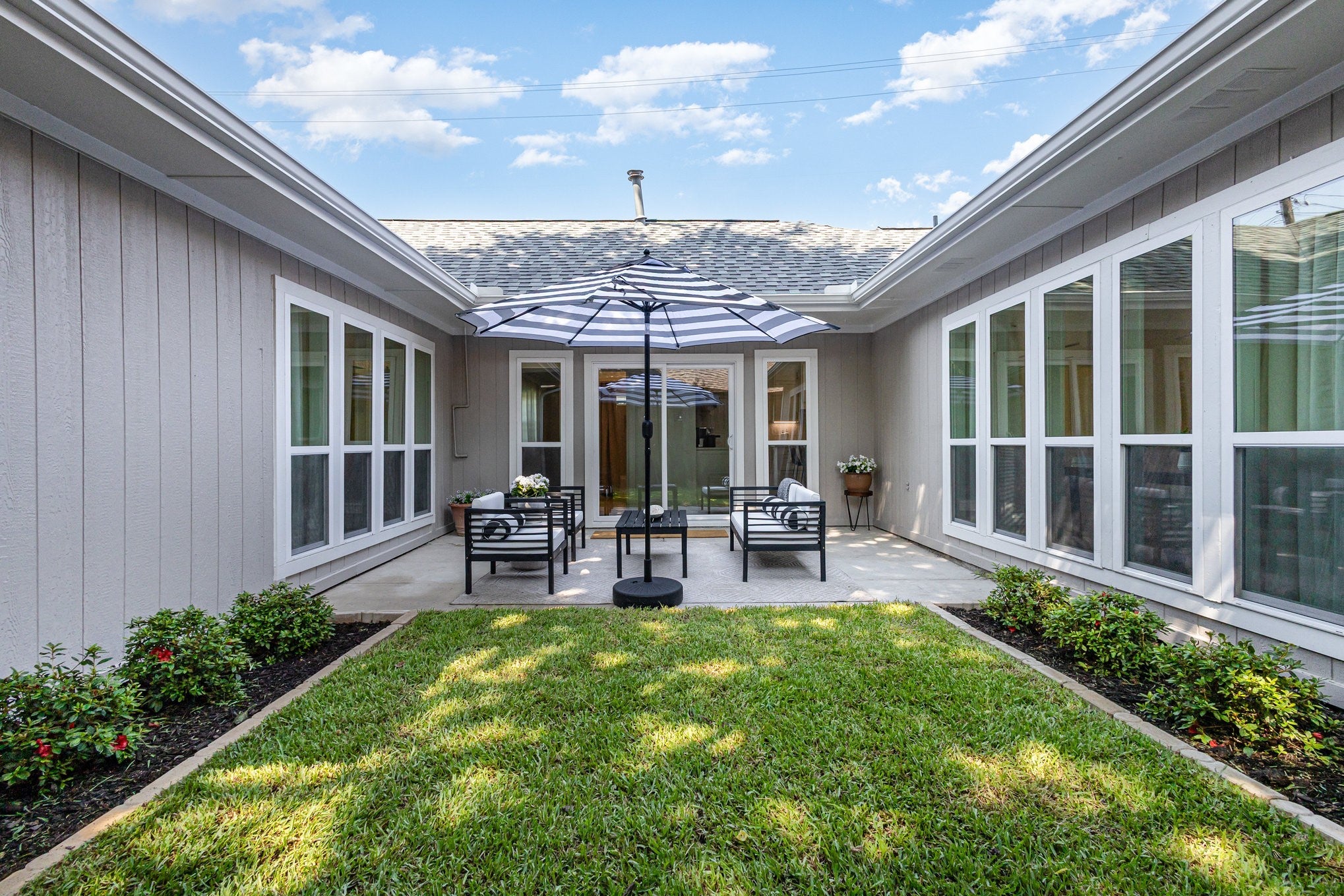 Dallas, Texas, 75214, United States, 4 Bedrooms Bedrooms, ,4 BathroomsBathrooms,Residential,Active,1909628