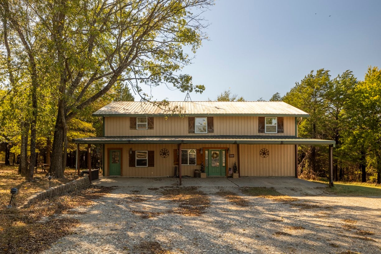 Bonham, Texas, 75418, United States, 9 Bedrooms Bedrooms, ,6 BathroomsBathrooms,Residential,Active,1988719