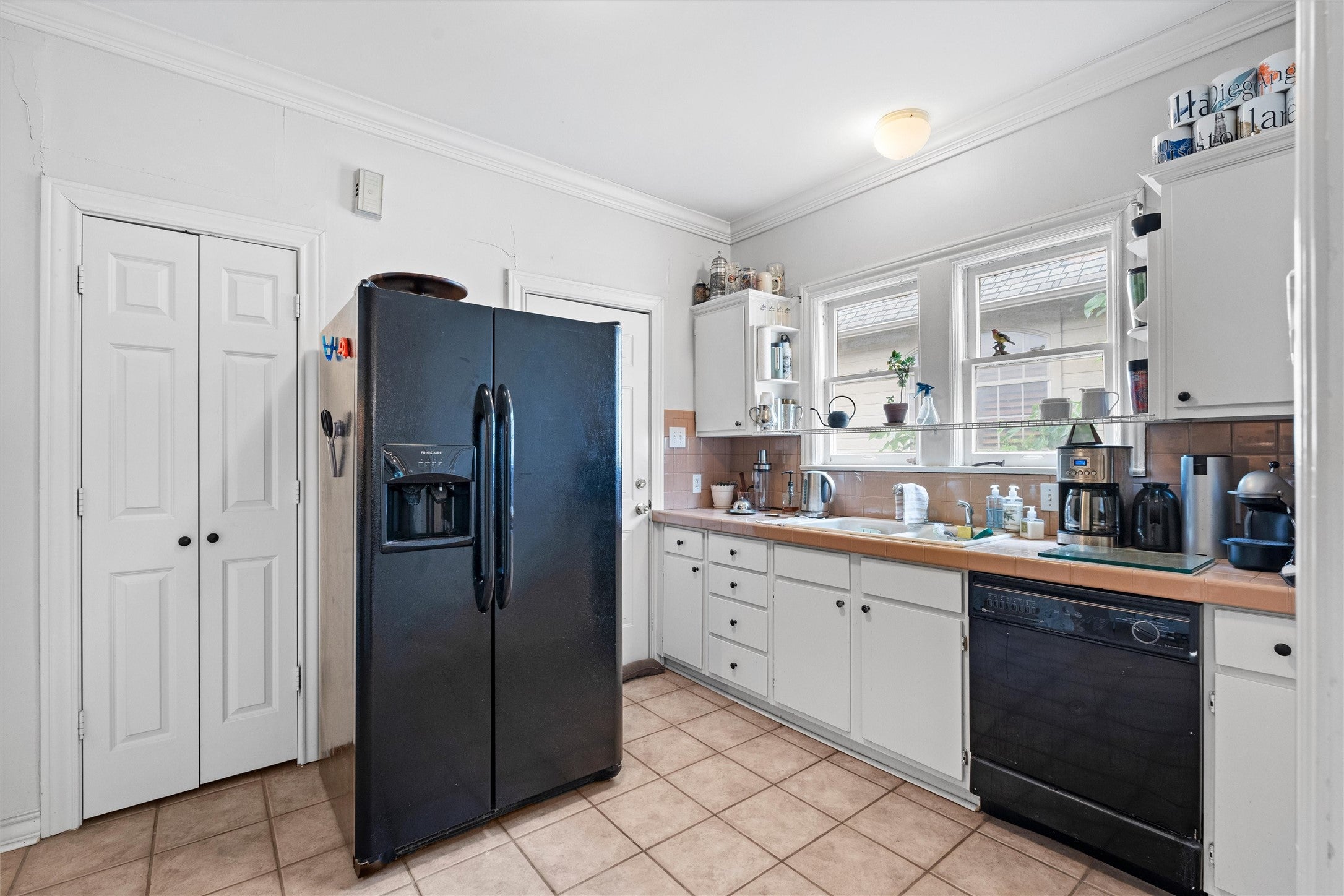 Dallas, Texas, 75219, United States, 6 Bedrooms Bedrooms, ,2 BathroomsBathrooms,Residential,Active,1808211