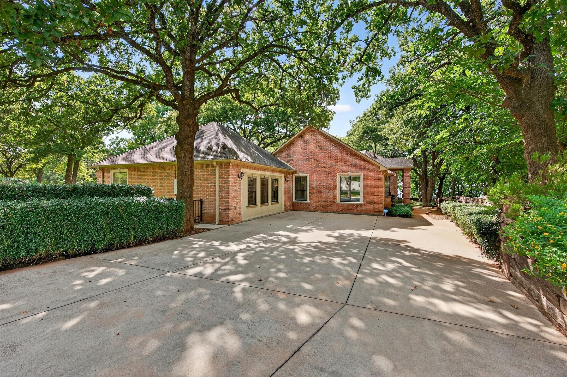 Pottsboro, Texas, 75076, United States, 5 Bedrooms Bedrooms, ,6 BathroomsBathrooms,Residential,Active,1953378