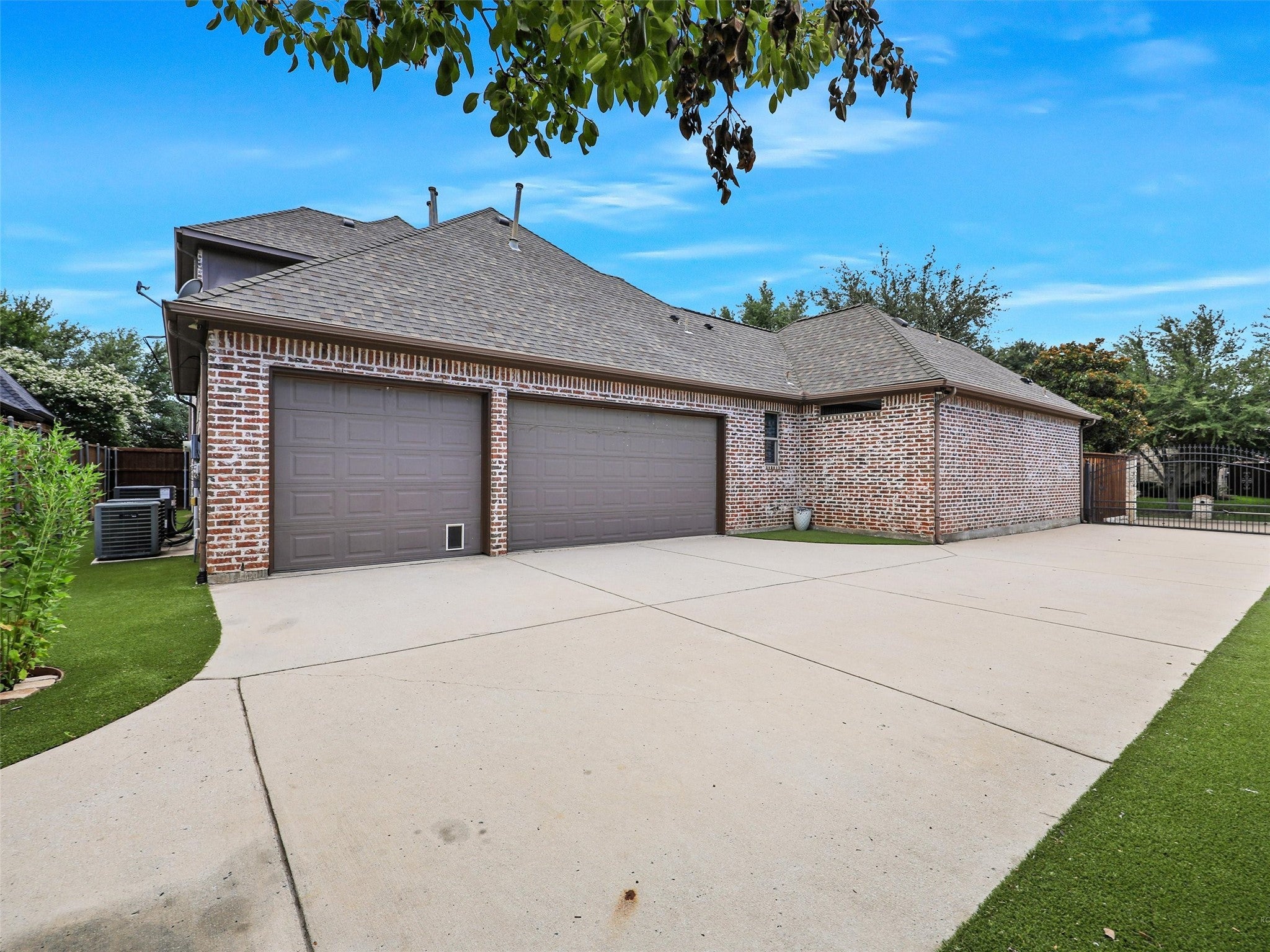 Frisco, Texas, 75033, United States, 5 Bedrooms Bedrooms, ,6 BathroomsBathrooms,Residential,Active,1894539