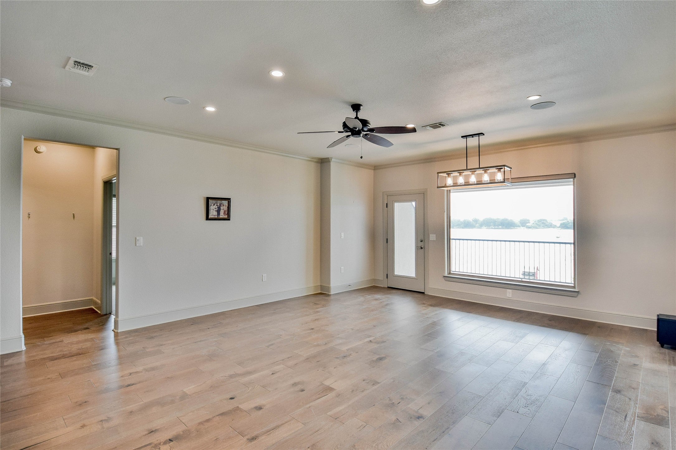 Granbury, Texas, 76048, United States, 3 Bedrooms Bedrooms, ,3 BathroomsBathrooms,Residential,Active,1828685
