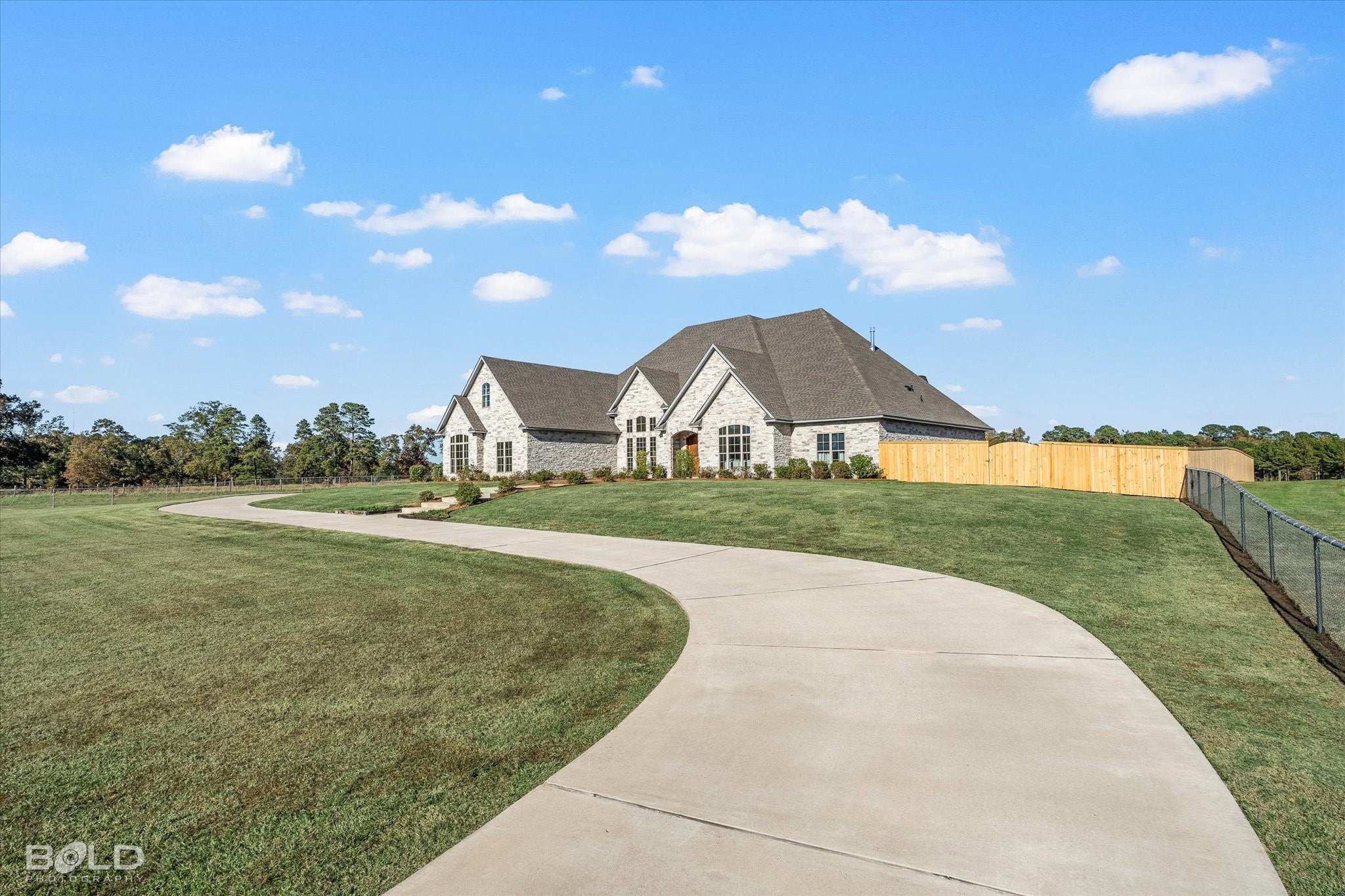 Shreveport, Louisiana, 71107, United States, 4 Bedrooms Bedrooms, ,5 BathroomsBathrooms,Residential,Active,1990582