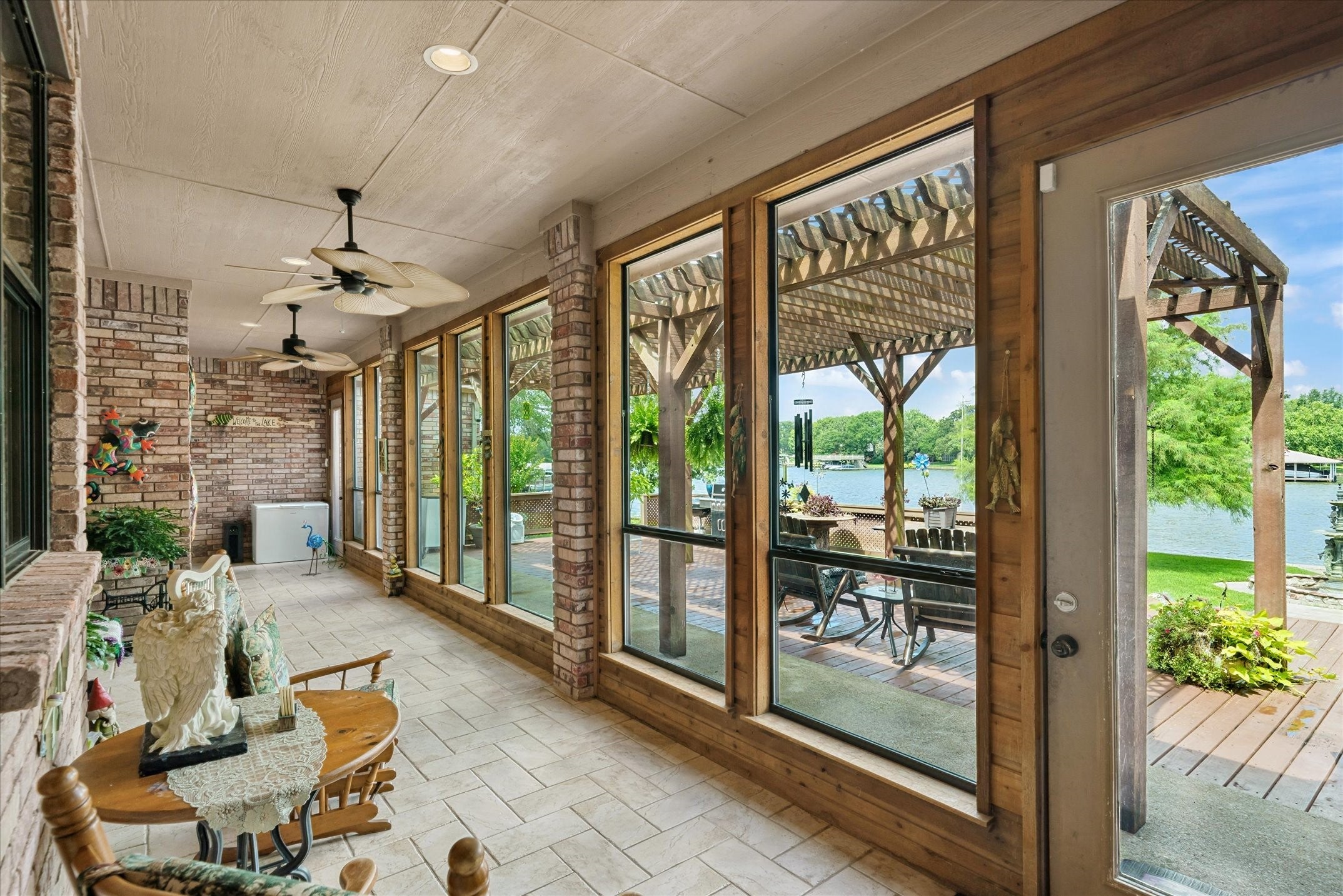 Mabank, Texas, 75156, United States, 5 Bedrooms Bedrooms, ,6 BathroomsBathrooms,Residential,Active,1894194