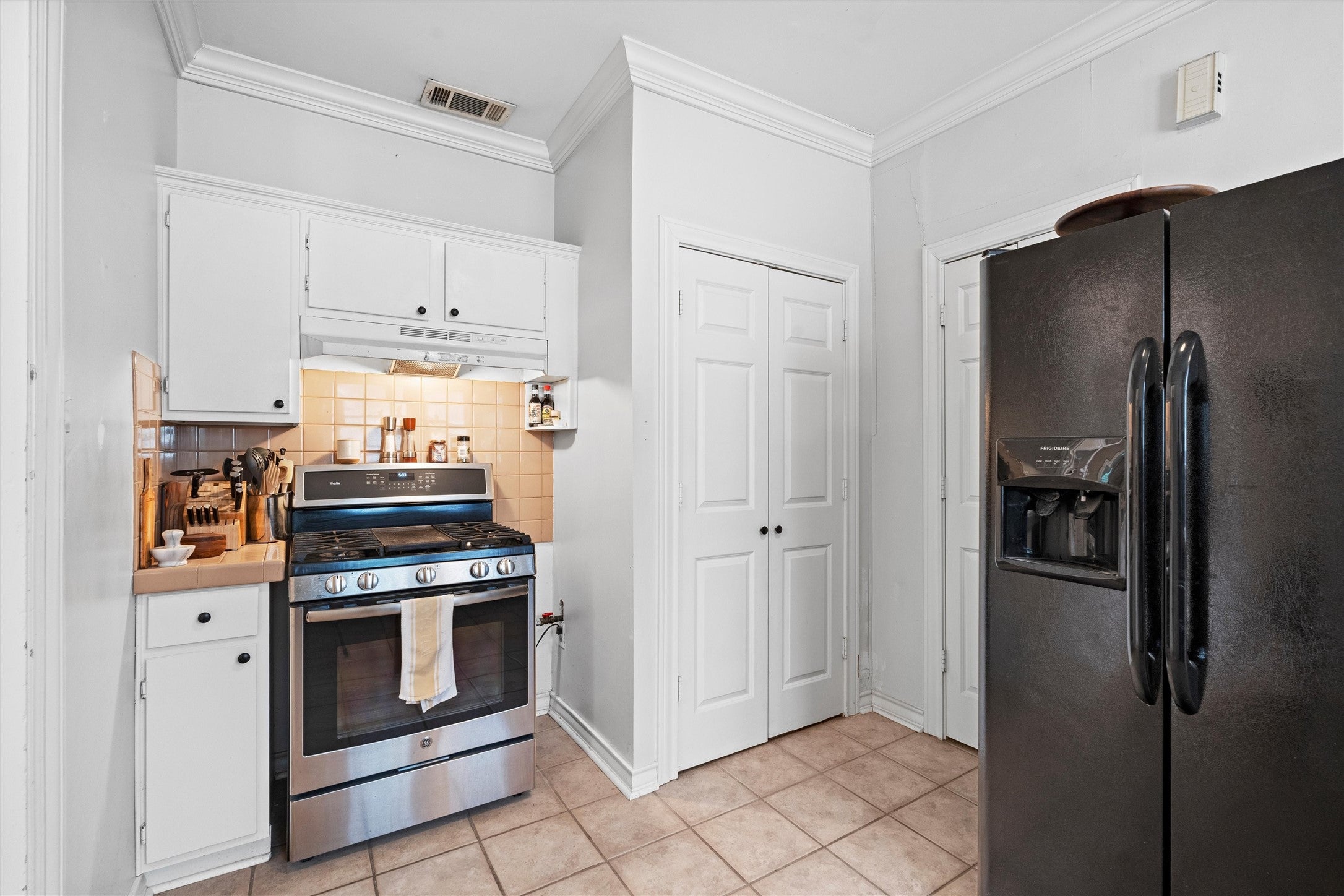Dallas, Texas, 75219, United States, 6 Bedrooms Bedrooms, ,2 BathroomsBathrooms,Residential,Active,1808211