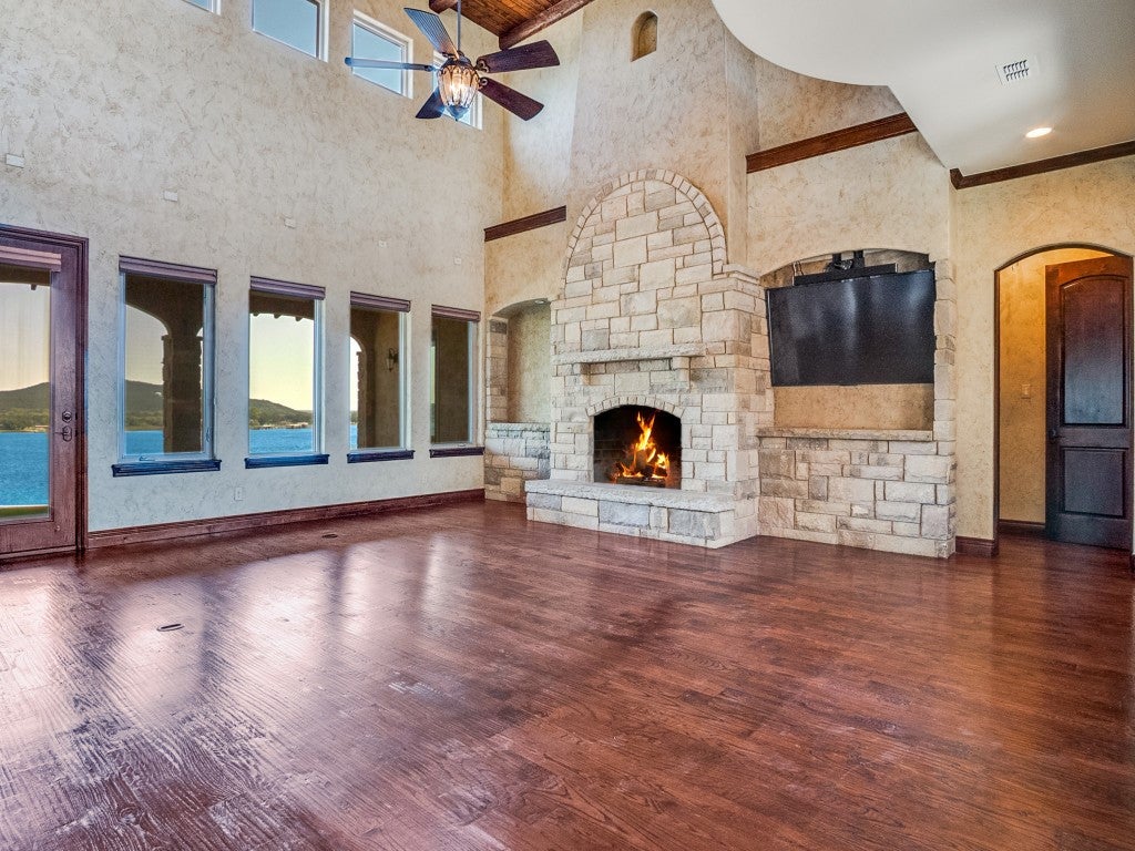 Graham, Texas, 76450, United States, 4 Bedrooms Bedrooms, ,4 BathroomsBathrooms,Residential,Active,1944034