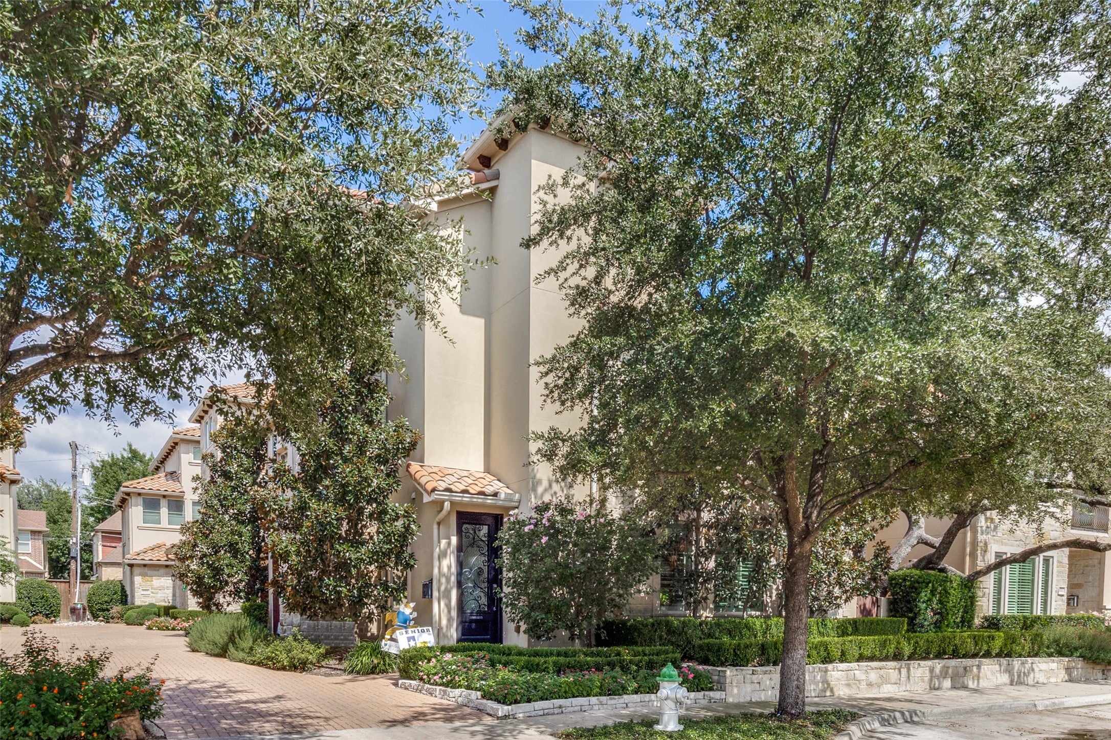 Dallas, Texas, 75205, United States, 4 Bedrooms Bedrooms, ,5 BathroomsBathrooms,Residential,Active,1952445