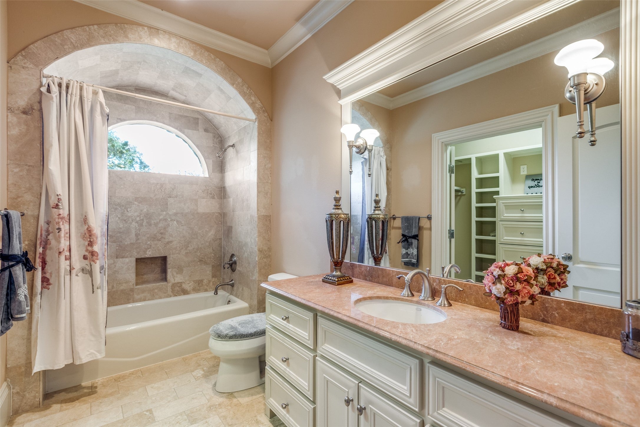 Pilot Point, Texas, 76258, United States, 6 Bedrooms Bedrooms, ,8 BathroomsBathrooms,Residential,Active,1953394