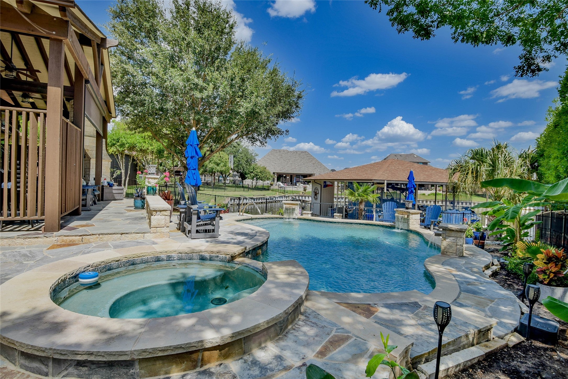 Granbury, Texas, 76048, United States, 4 Bedrooms Bedrooms, ,3 BathroomsBathrooms,Residential,Active,1929707