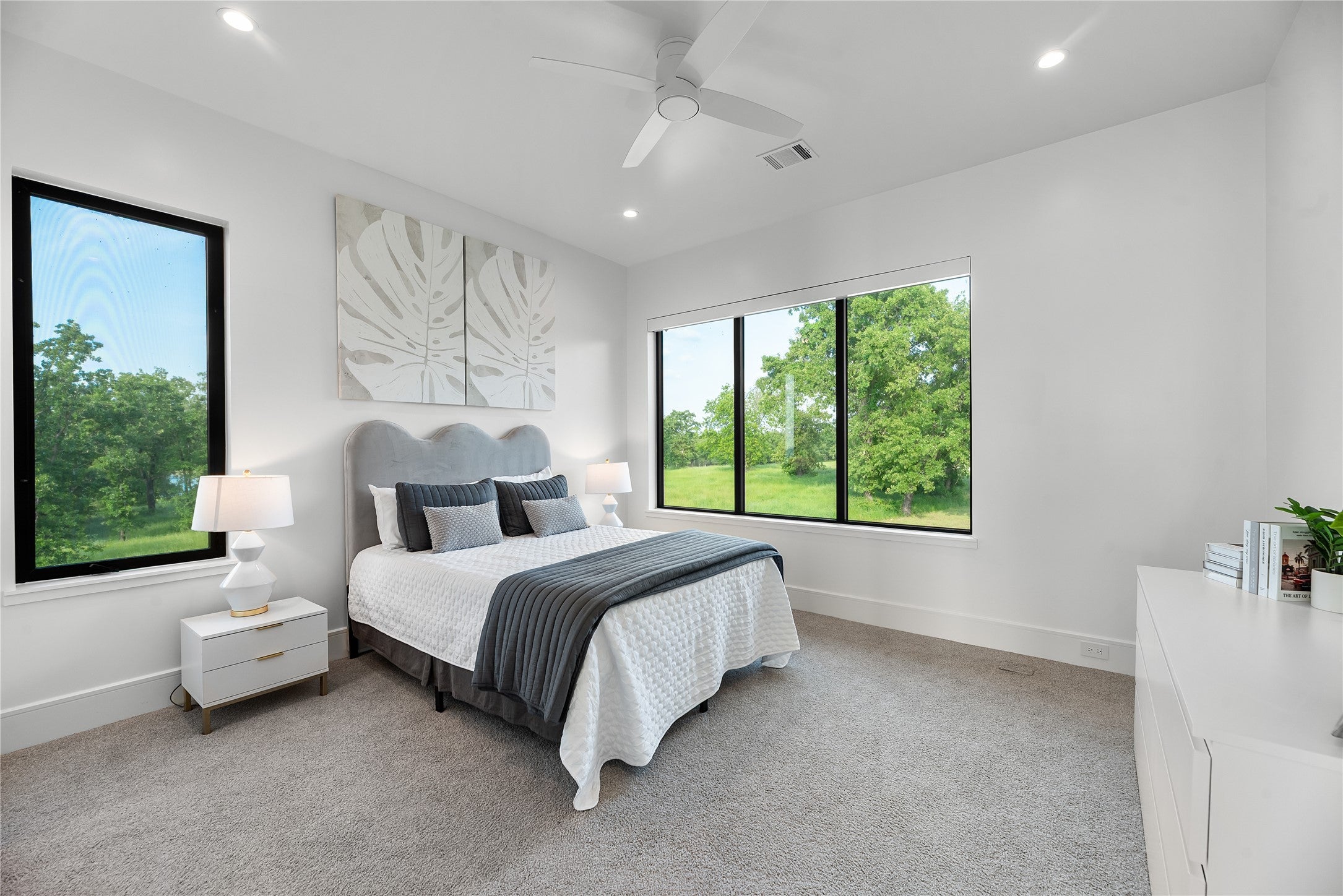 Streetman, Texas, 75859, United States, 5 Bedrooms Bedrooms, ,7 BathroomsBathrooms,Residential,Active,1988712