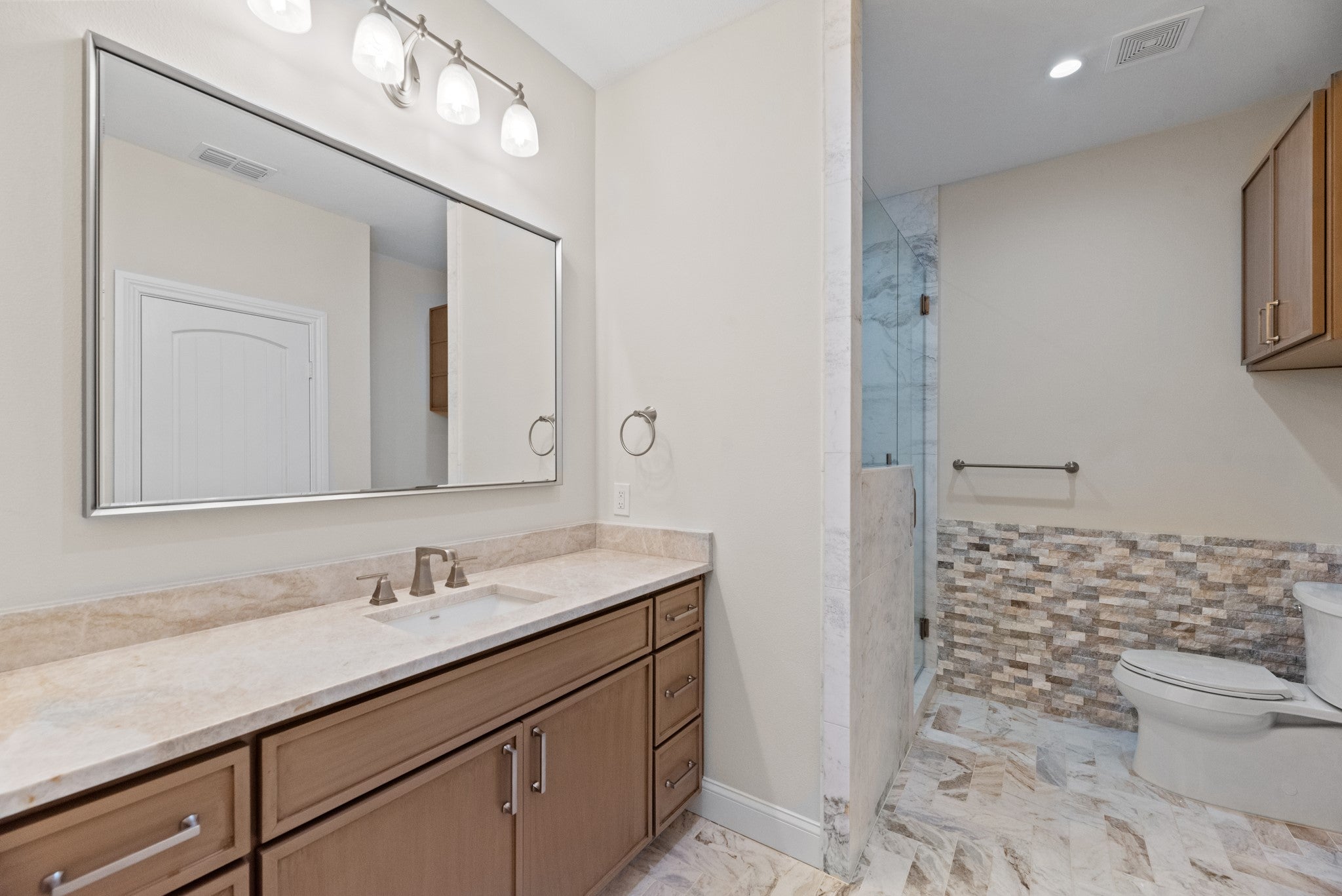 Corsicana, Texas, 75109, United States, 6 Bedrooms Bedrooms, ,7 BathroomsBathrooms,Residential,Active,1798111