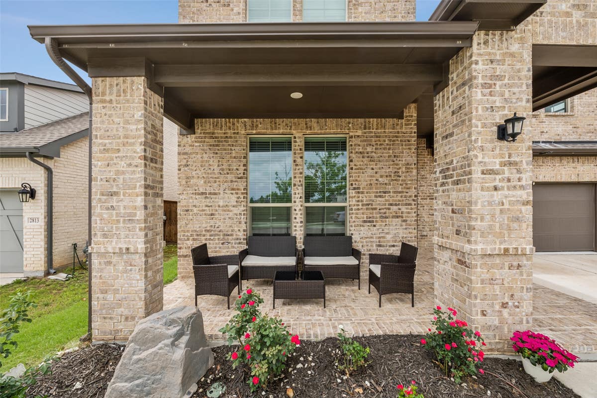 2811 TRINITY RIDGE St