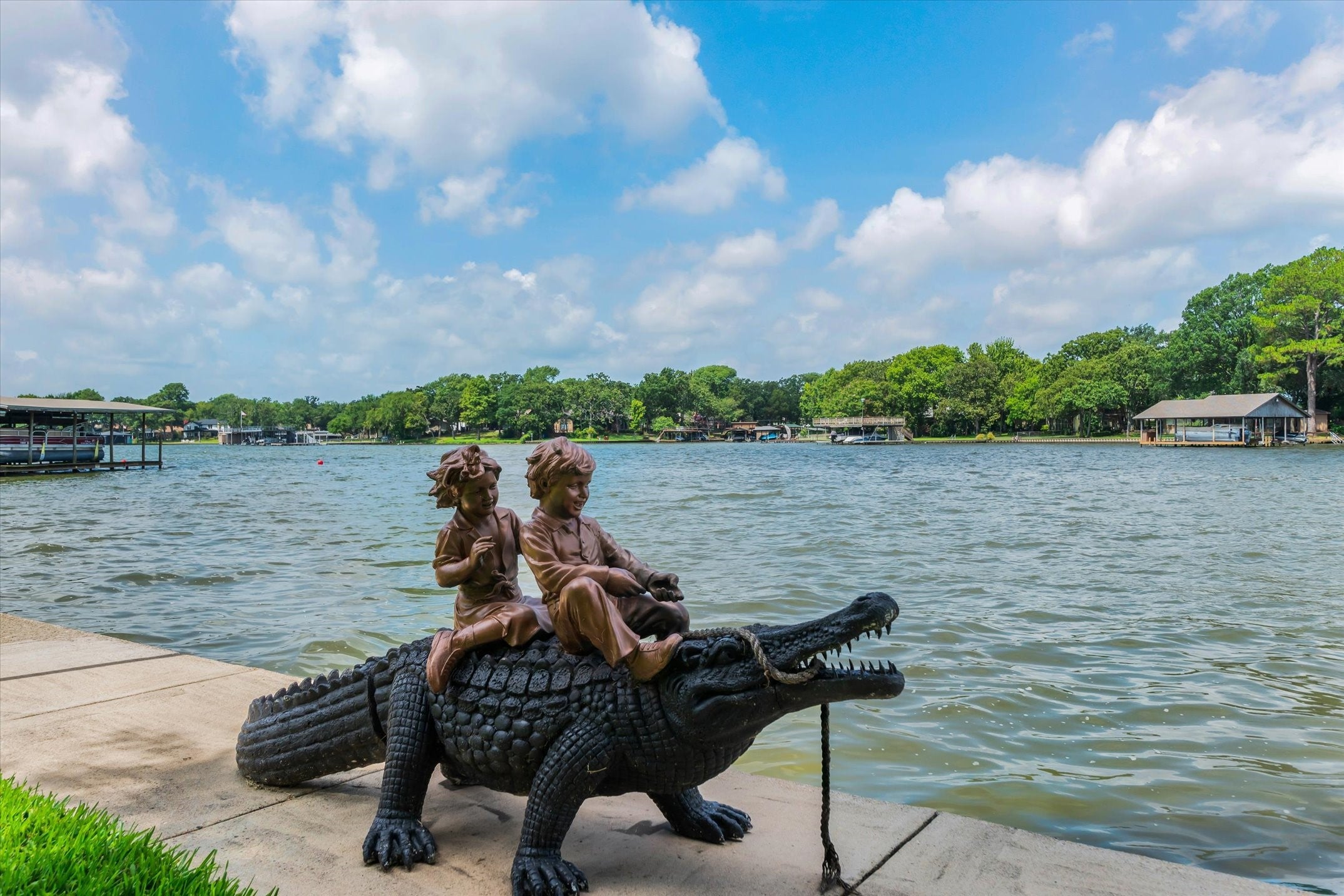 Mabank, Texas, 75156, United States, 5 Bedrooms Bedrooms, ,6 BathroomsBathrooms,Residential,Active,1894194