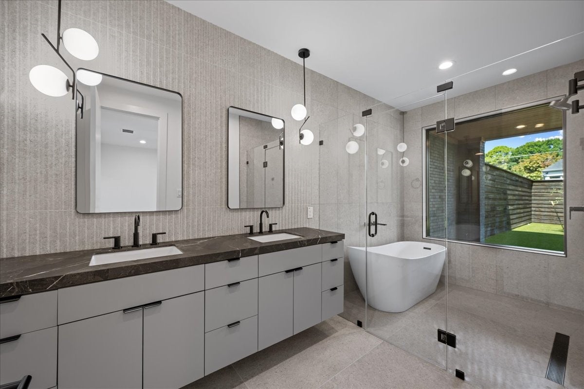 Dallas, Texas, 75204, United States, 4 Bedrooms Bedrooms, ,4 BathroomsBathrooms,Residential,Active,1929655