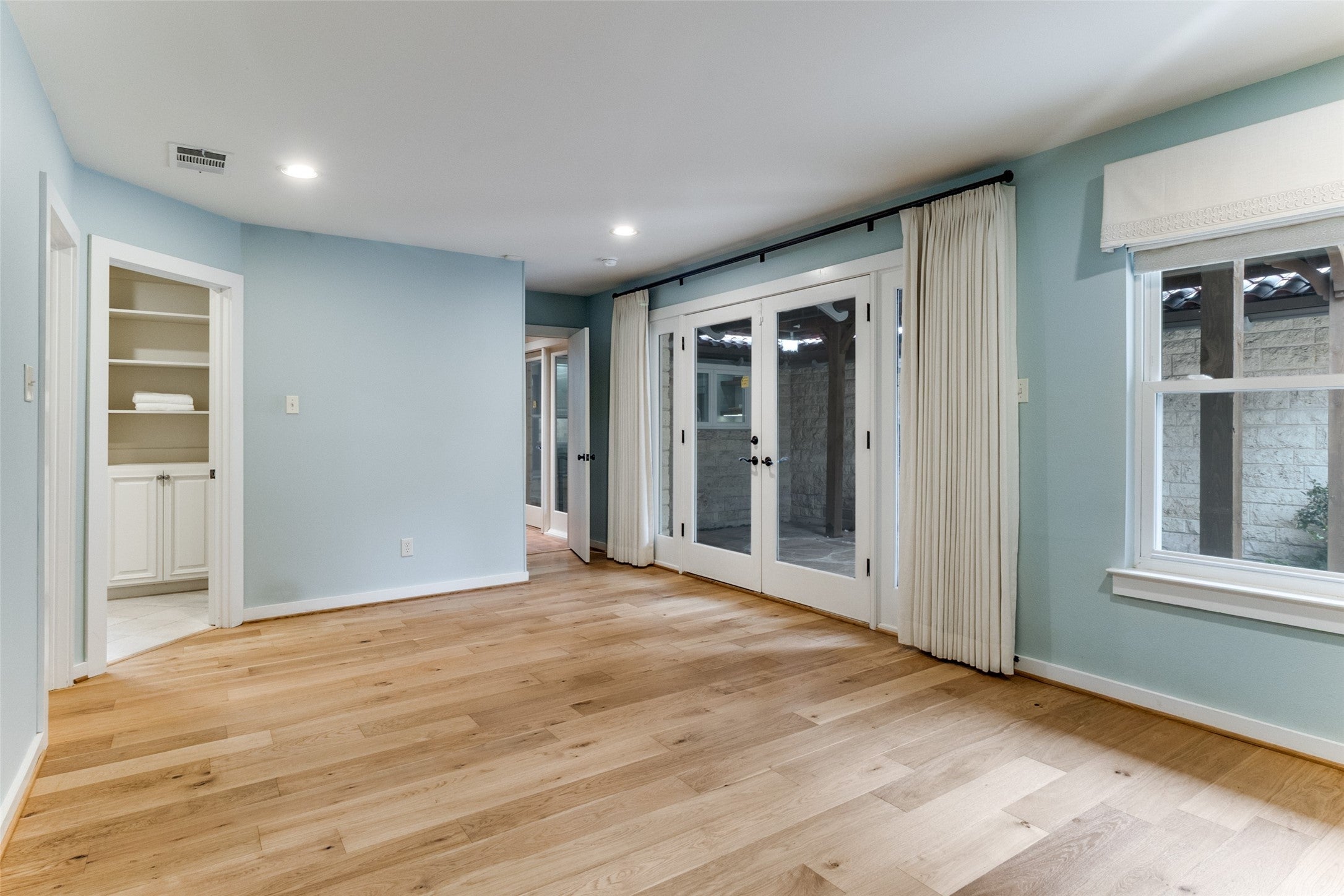 Dallas, Texas, 75214, United States, 3 Bedrooms Bedrooms, ,3 BathroomsBathrooms,Residential,Active,2002602