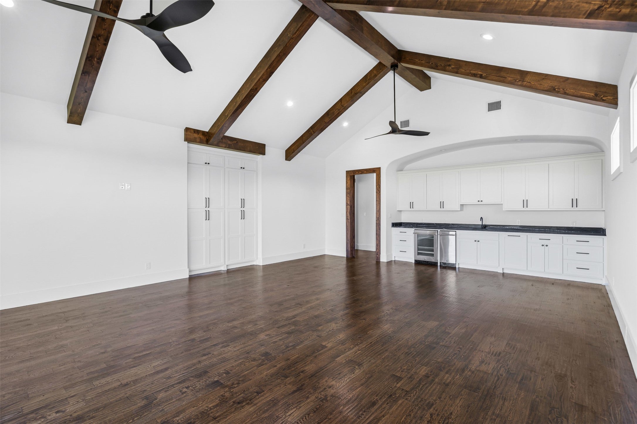 Granbury, Texas, 76048, United States, 5 Bedrooms Bedrooms, ,7 BathroomsBathrooms,Residential,Active,1909834