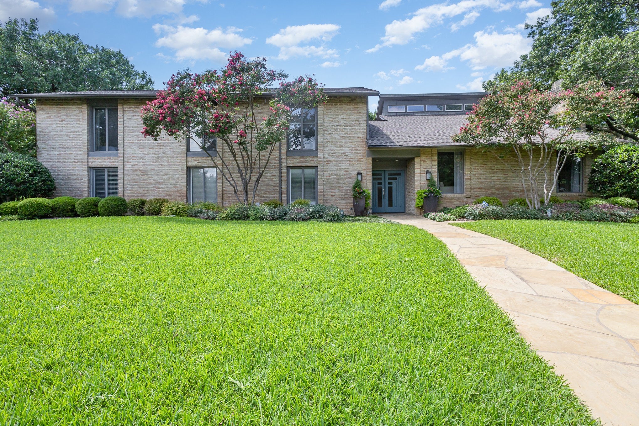 Dallas, Texas, 75240, United States, 6 Bedrooms Bedrooms, ,4 BathroomsBathrooms,Residential,Active,1894543