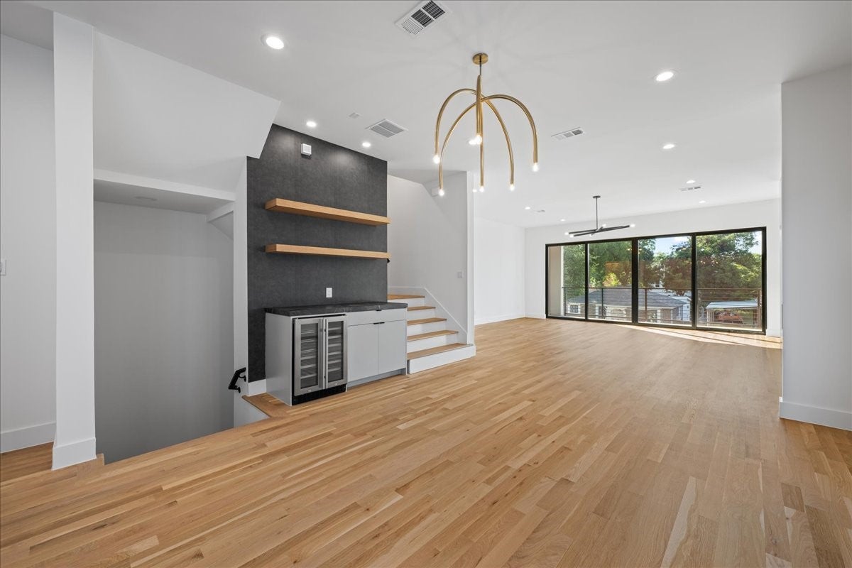 Dallas, Texas, 75204, United States, 4 Bedrooms Bedrooms, ,4 BathroomsBathrooms,Residential,Active,1929706
