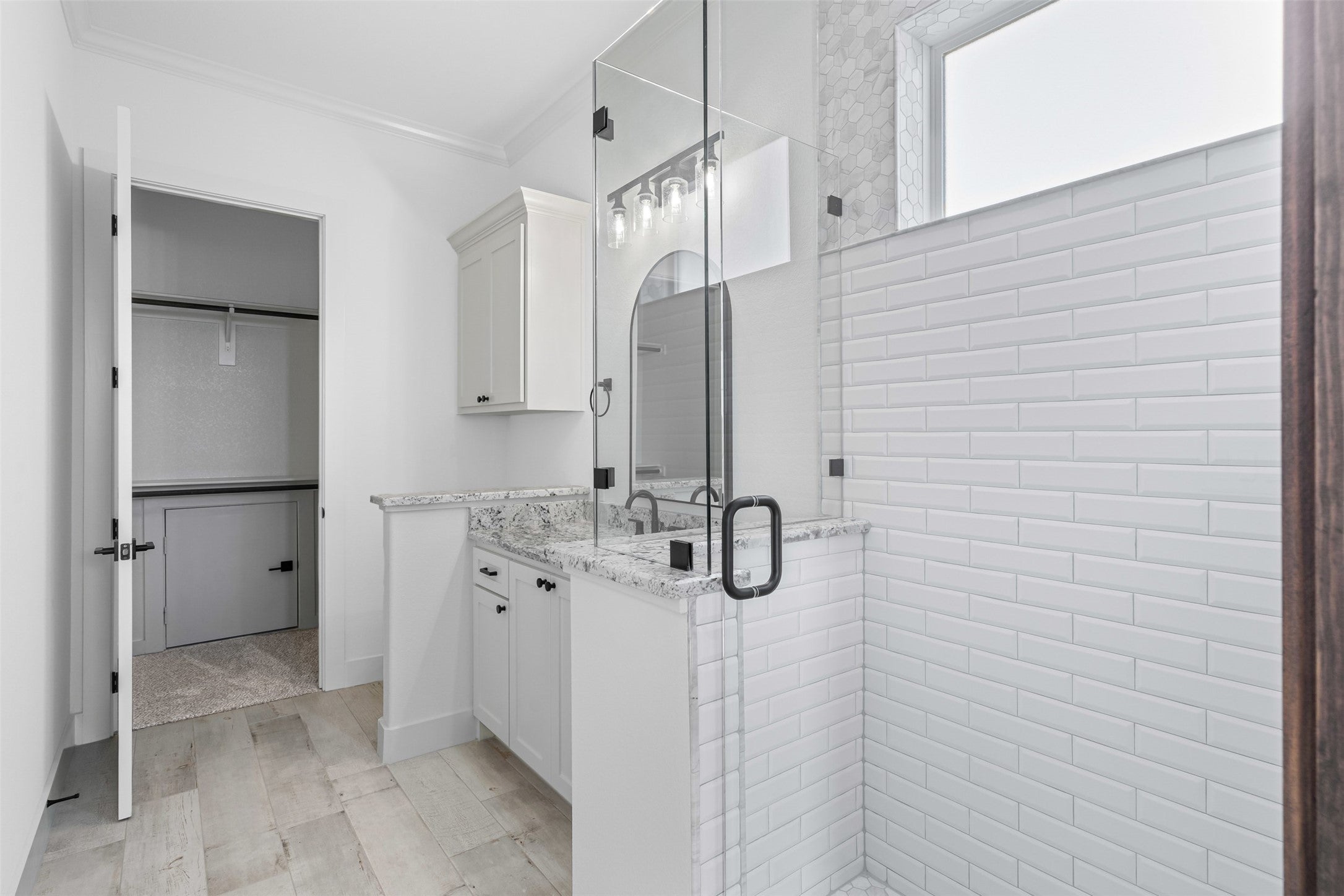 Granbury, Texas, 76048, United States, 5 Bedrooms Bedrooms, ,7 BathroomsBathrooms,Residential,Active,1909834