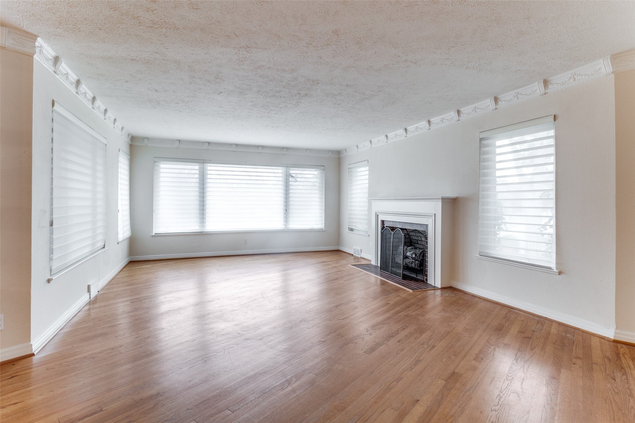 Dallas, Texas, 75214, United States, 3 Bedrooms Bedrooms, ,3 BathroomsBathrooms,Residential,Active,2002602