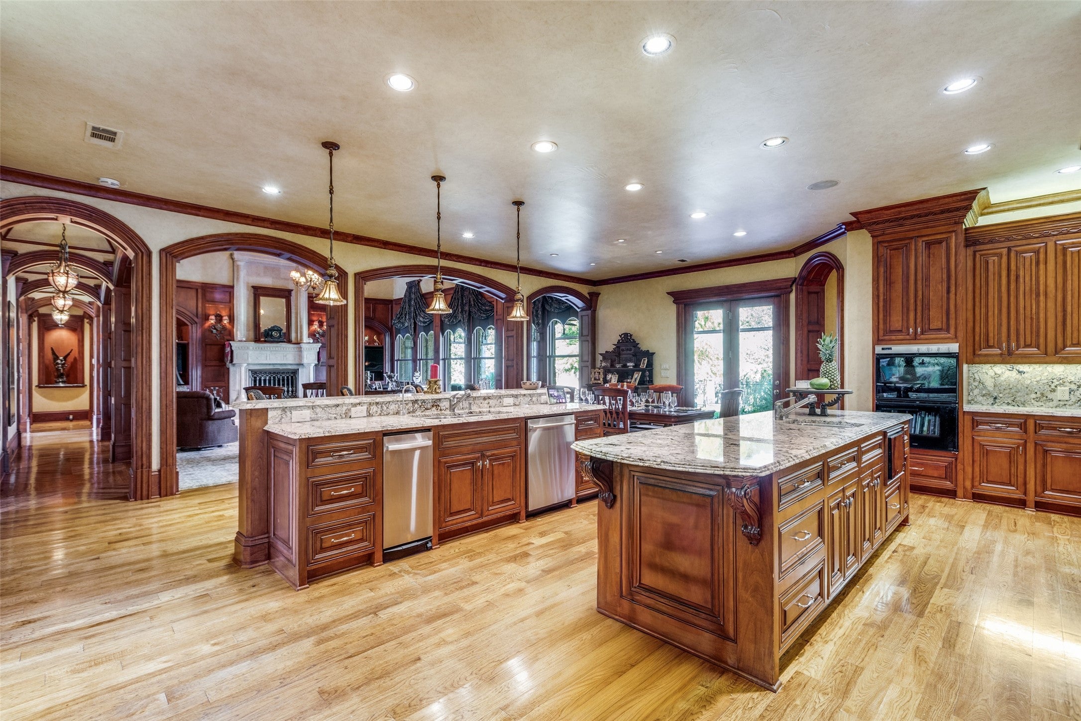 Pilot Point, Texas, 76258, United States, 6 Bedrooms Bedrooms, ,8 BathroomsBathrooms,Residential,Active,1953394