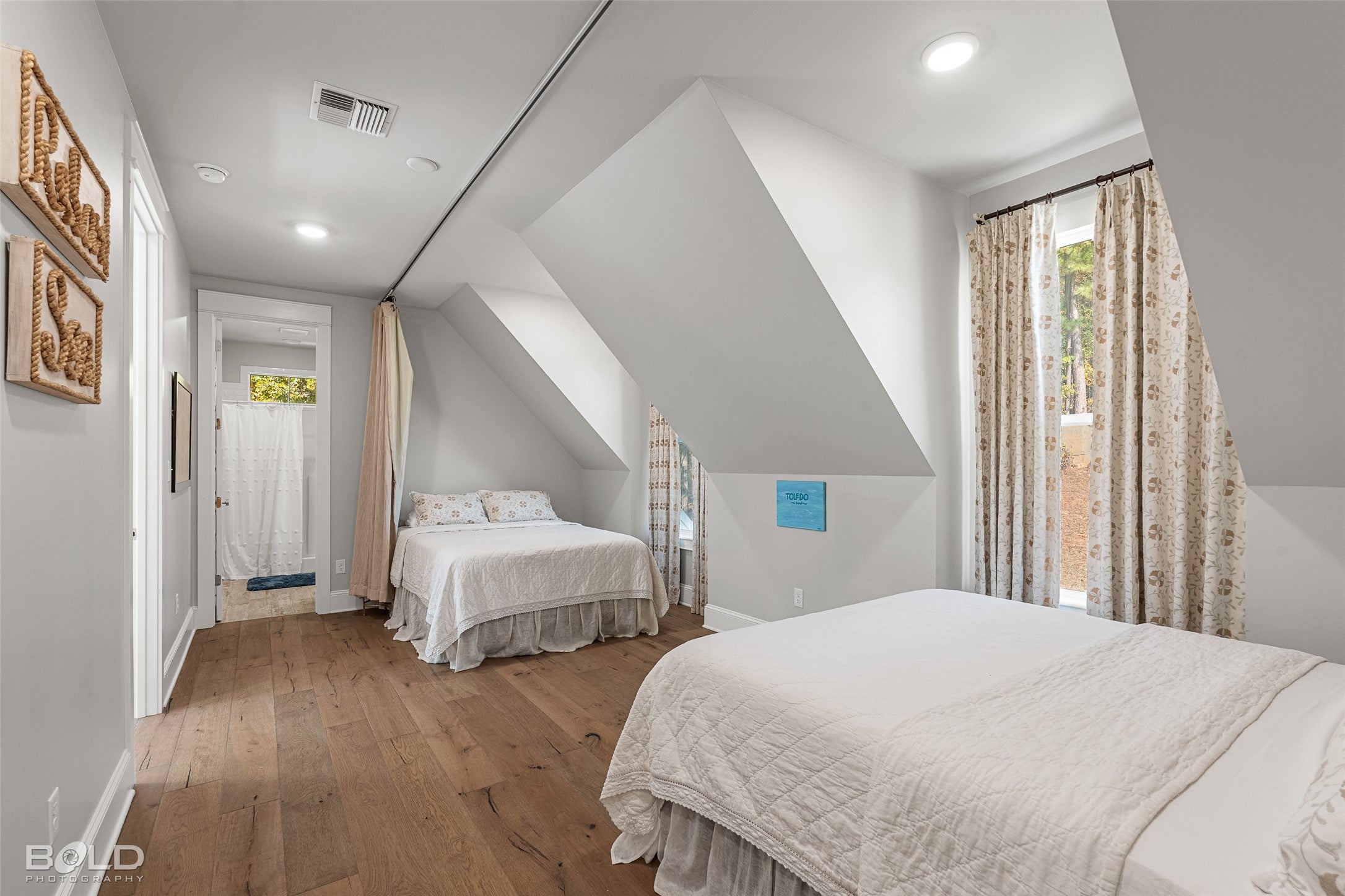 Many, Louisiana, 71449, United States, 3 Bedrooms Bedrooms, ,4 BathroomsBathrooms,Residential,Active,1993970