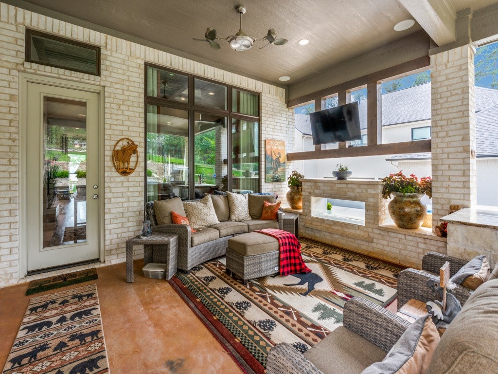 Tyler, Texas, 75709, United States, 4 Bedrooms Bedrooms, ,5 BathroomsBathrooms,Residential,Active,2015815