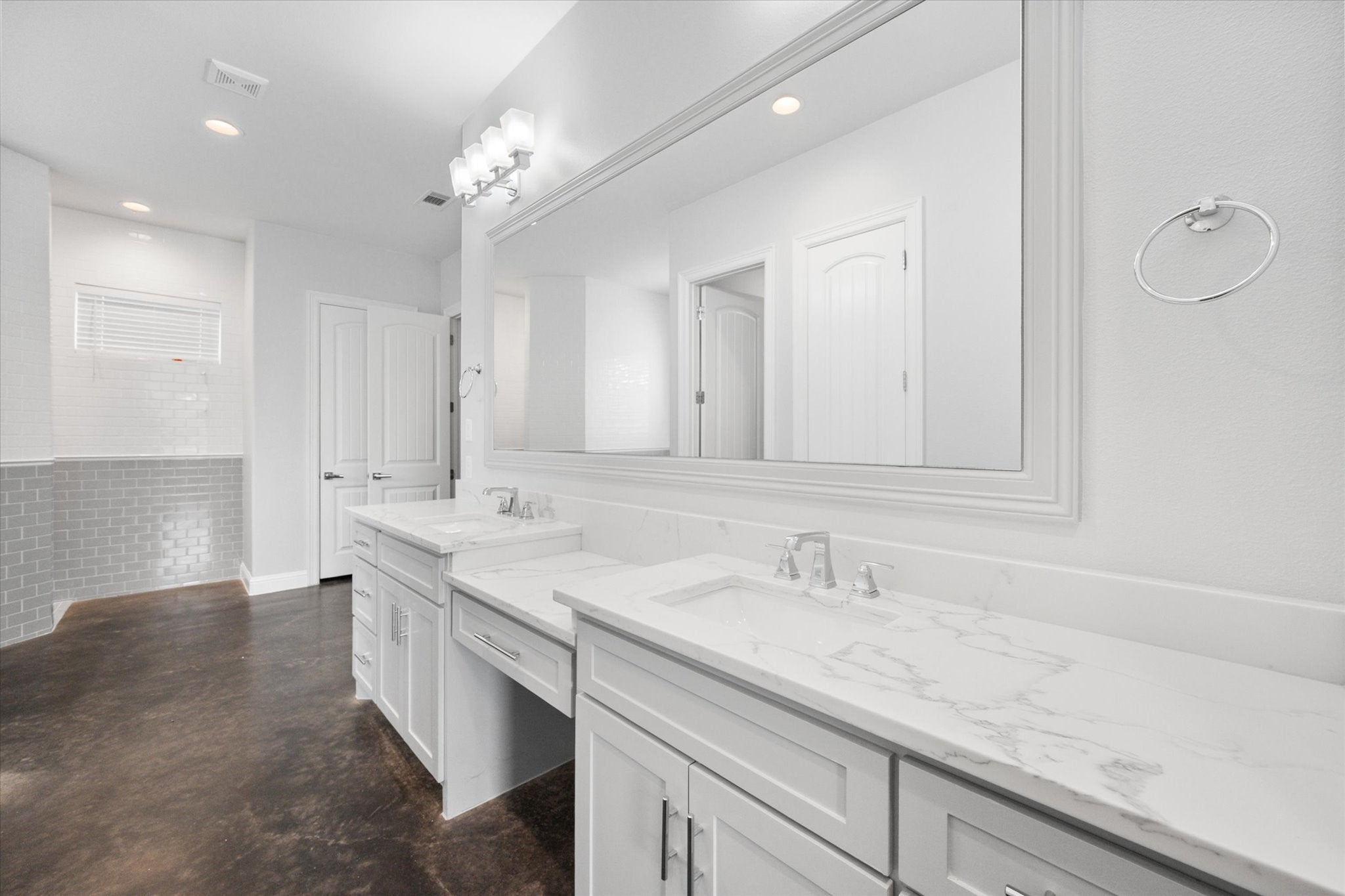 Mansfield, Texas, 76063, United States, 5 Bedrooms Bedrooms, ,6 BathroomsBathrooms,Residential,Contingent,1799362